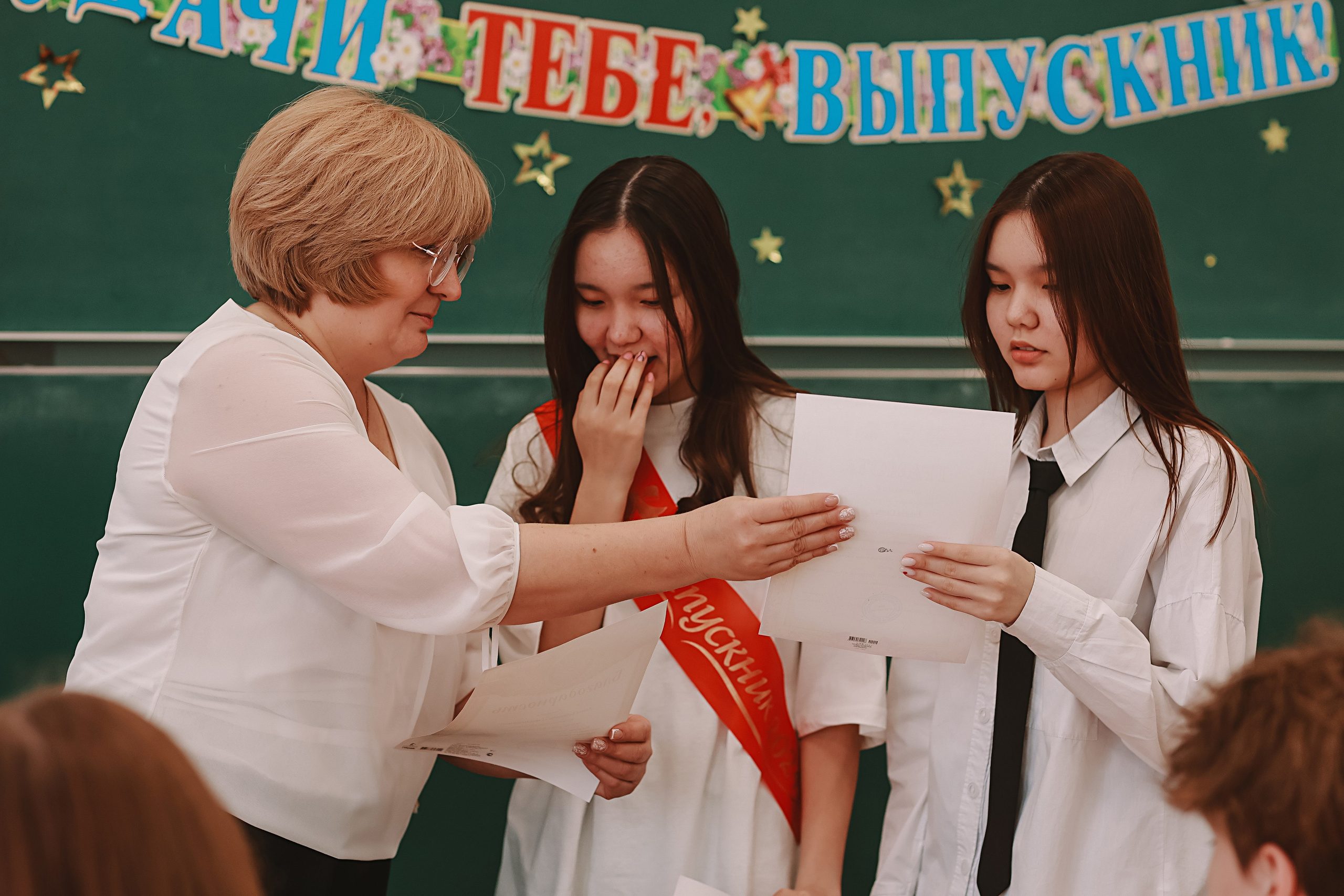 Последний звонок. Семейный фотограф Тюмень, фотограф на роды Салмина Мария