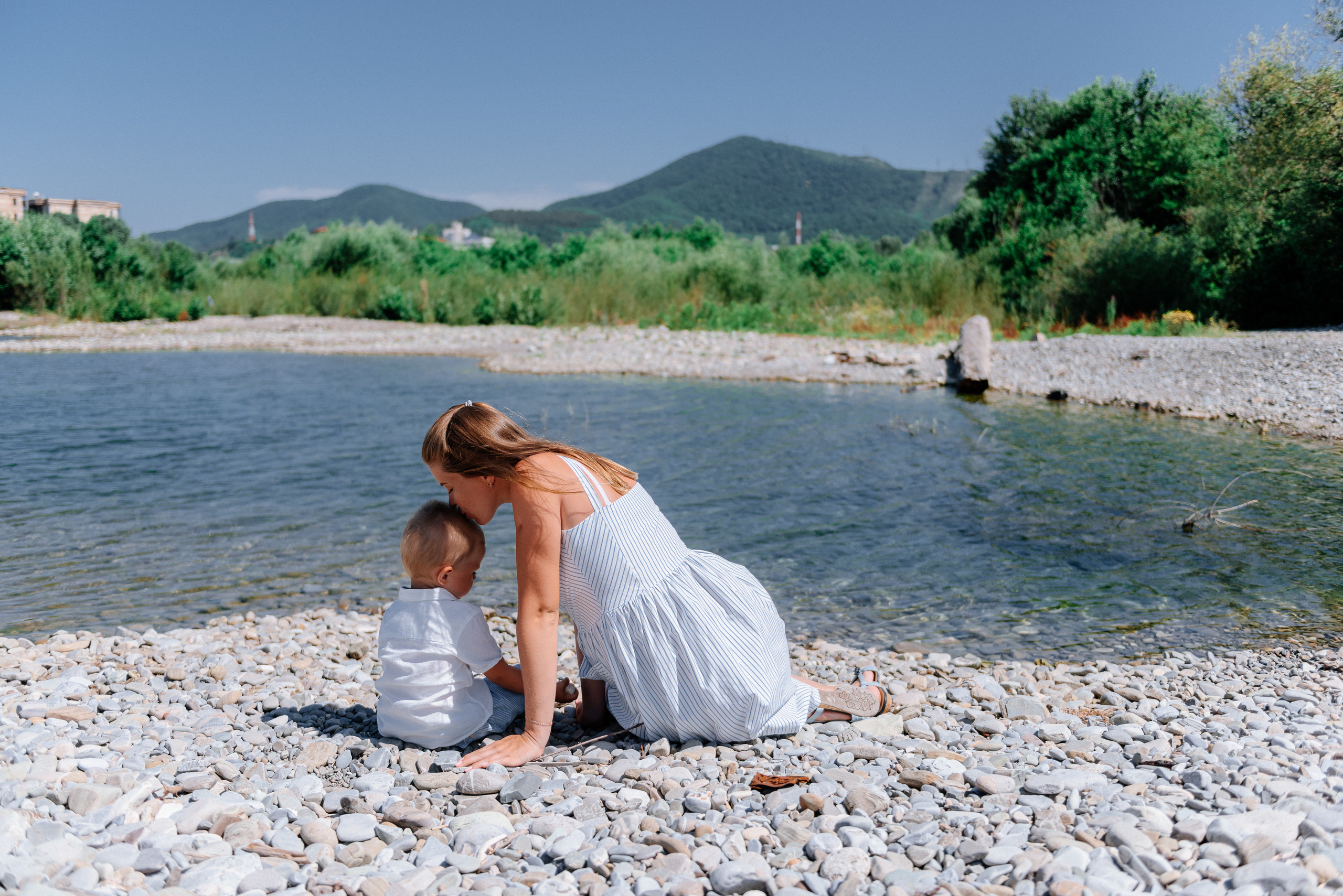 Лева с мамой на прогулке. Fedor Lemeshko — Destination Wedding and Family Lifestyle photographer