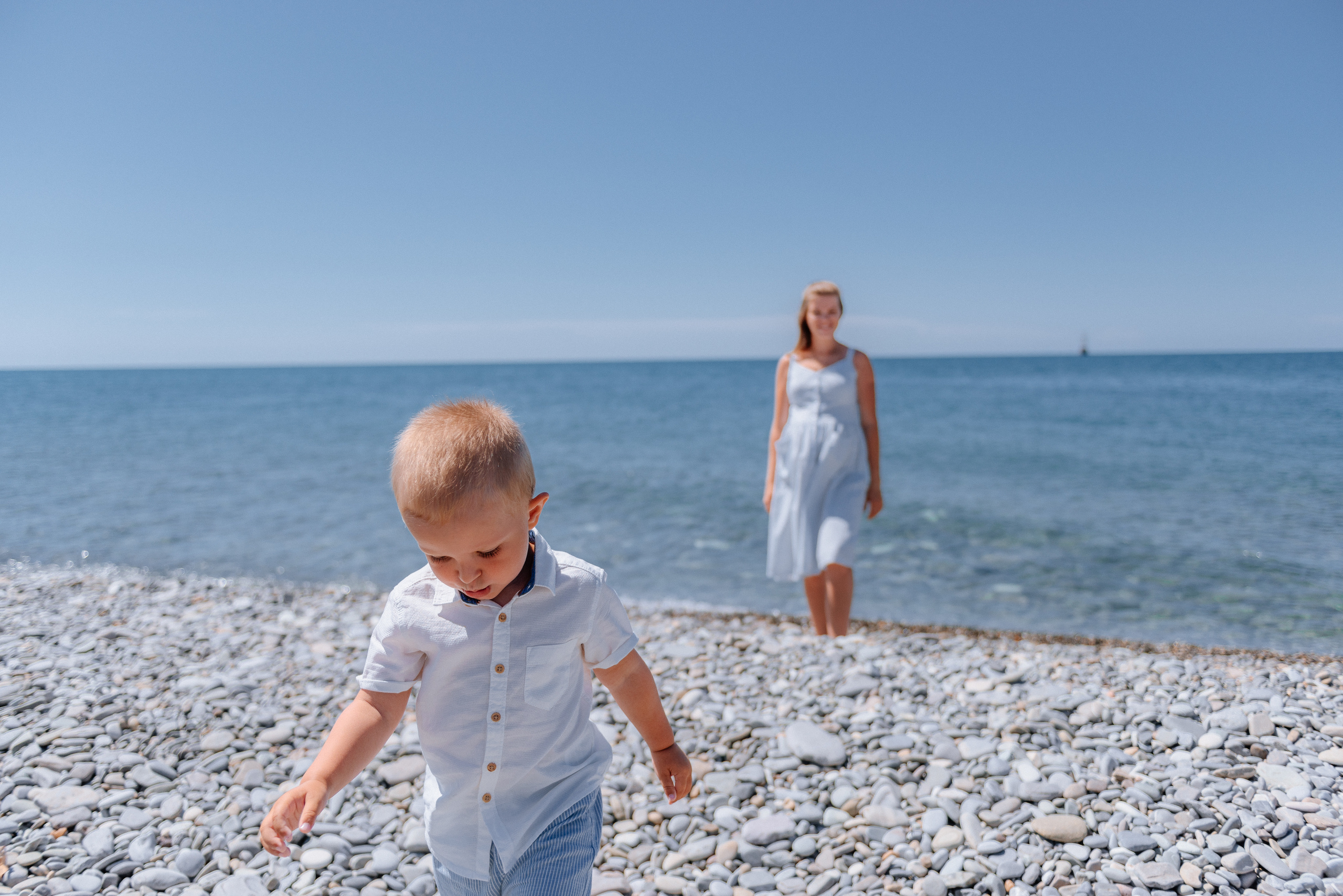 Лева с мамой на прогулке. Fedor Lemeshko — Destination Wedding and Family Lifestyle photographer