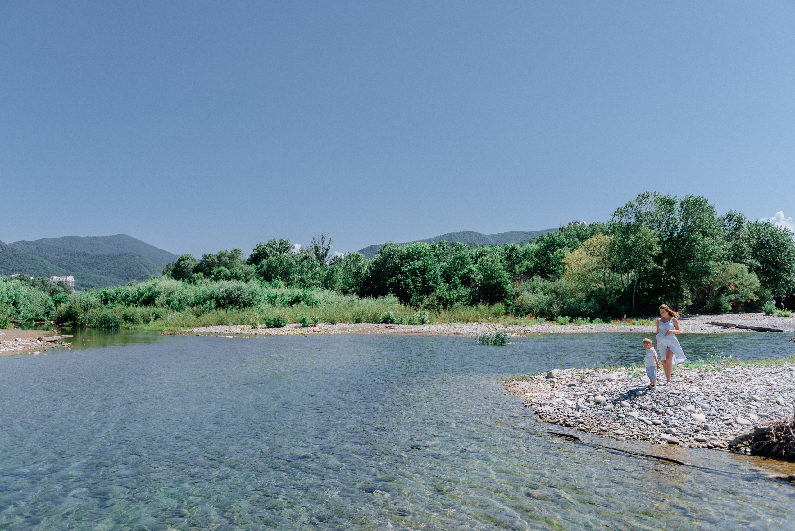 Лева с мамой на прогулке. Fedor Lemeshko — Destination Wedding and Family Lifestyle photographer