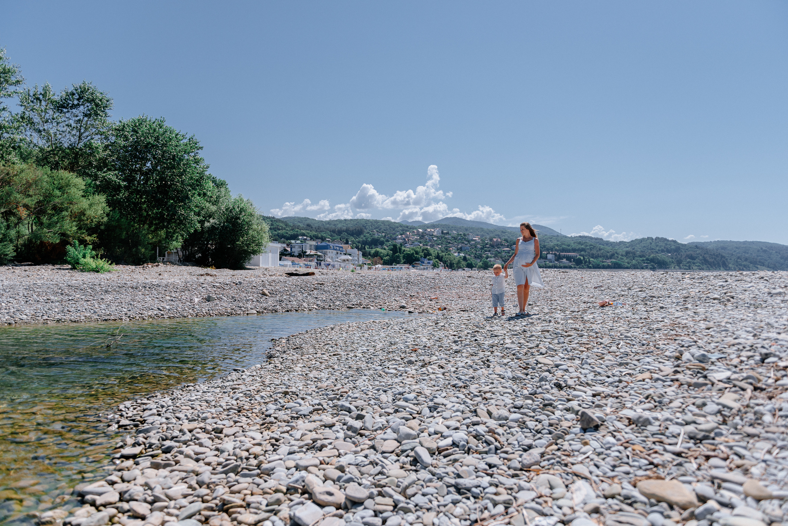 Лева с мамой на прогулке. Fedor Lemeshko — Destination Wedding and Family Lifestyle photographer