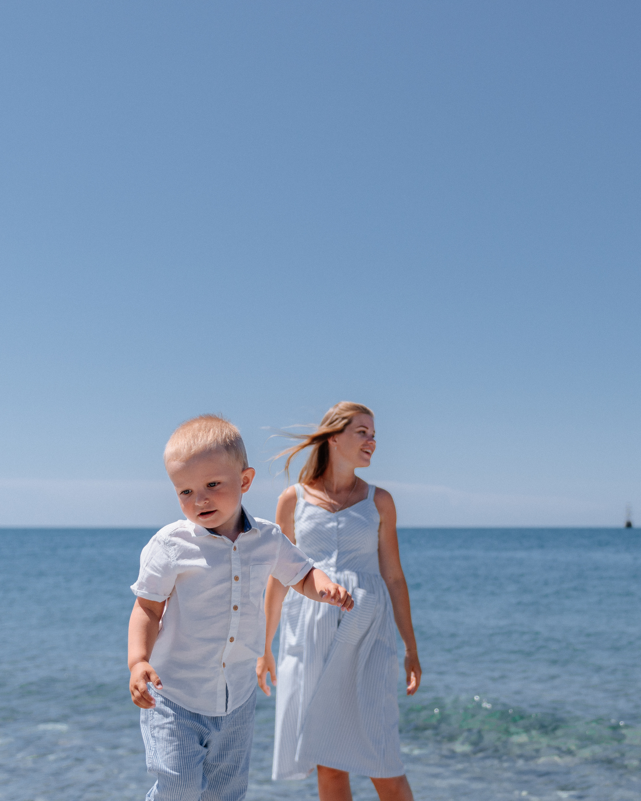 Лева с мамой на прогулке. Fedor Lemeshko — Destination Wedding and Family Lifestyle photographer