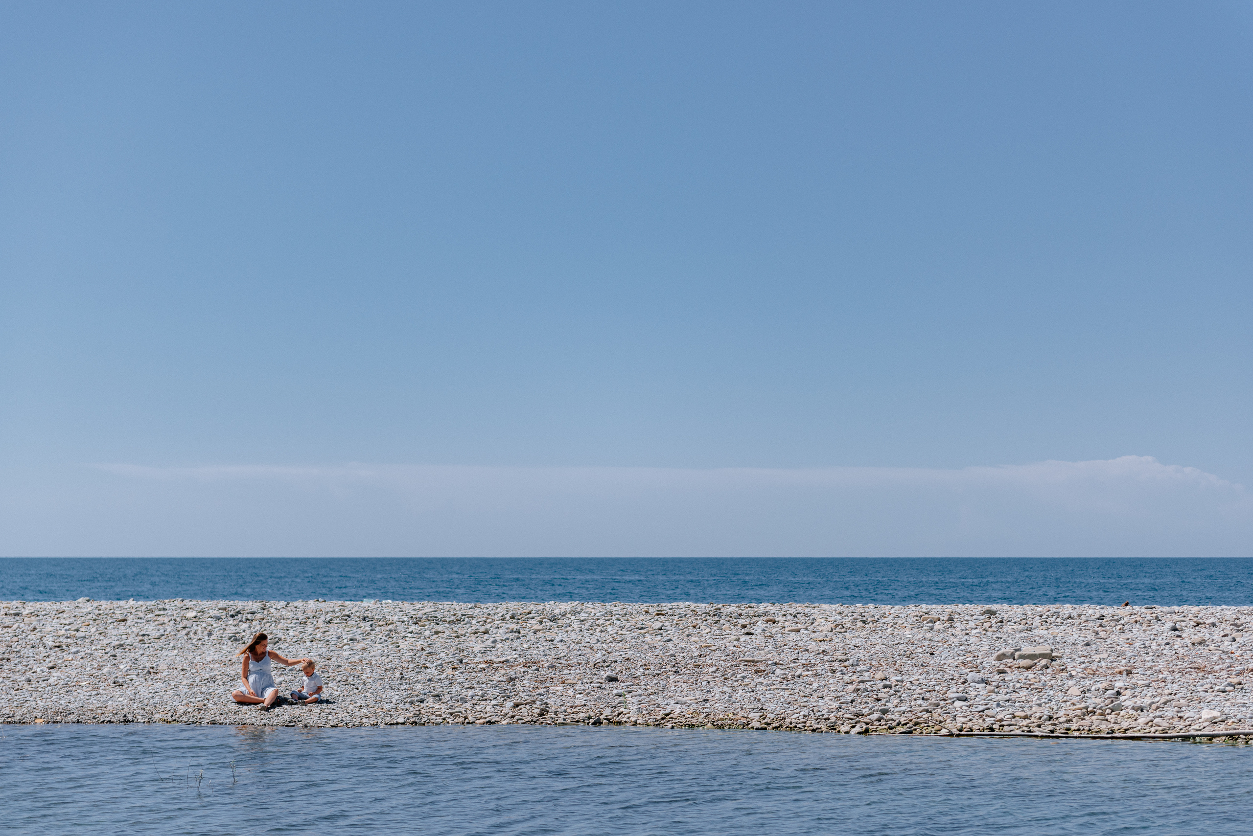 Лева с мамой на прогулке. Fedor Lemeshko — Destination Wedding and Family Lifestyle photographer