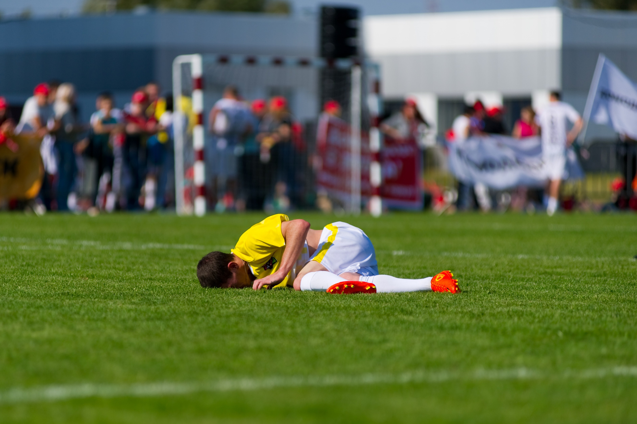 Турбофутбол (корпоративное соревнование «Пятерочки»). Репортажный фотограф и видеограф Слава Думчев. Тимбилдинги, отчетники, корпоративы
