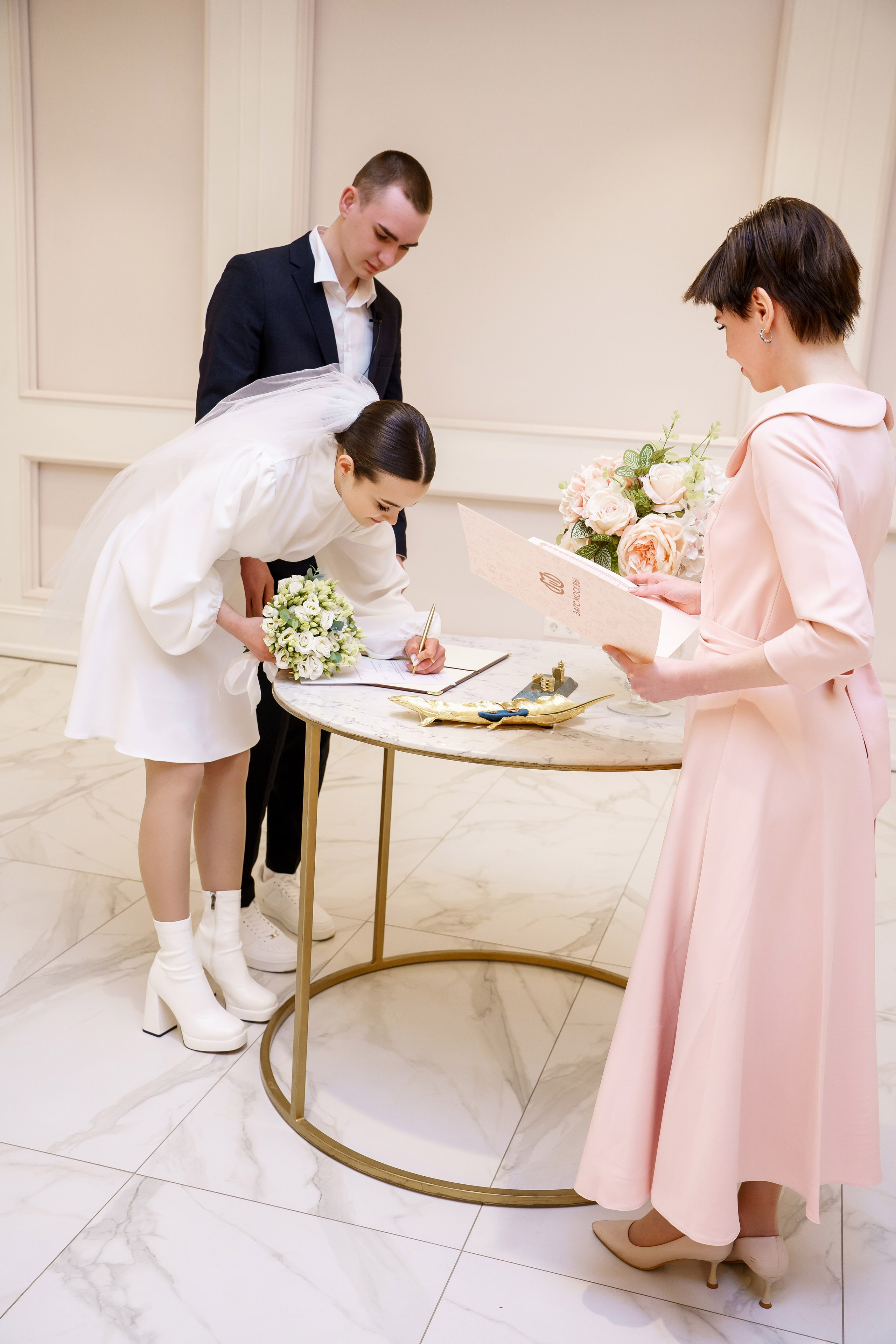 Екатерина и Никита. ЗАГС и прогулка. Фотограф и видеограф в Москве и Московской области Мария Вишня