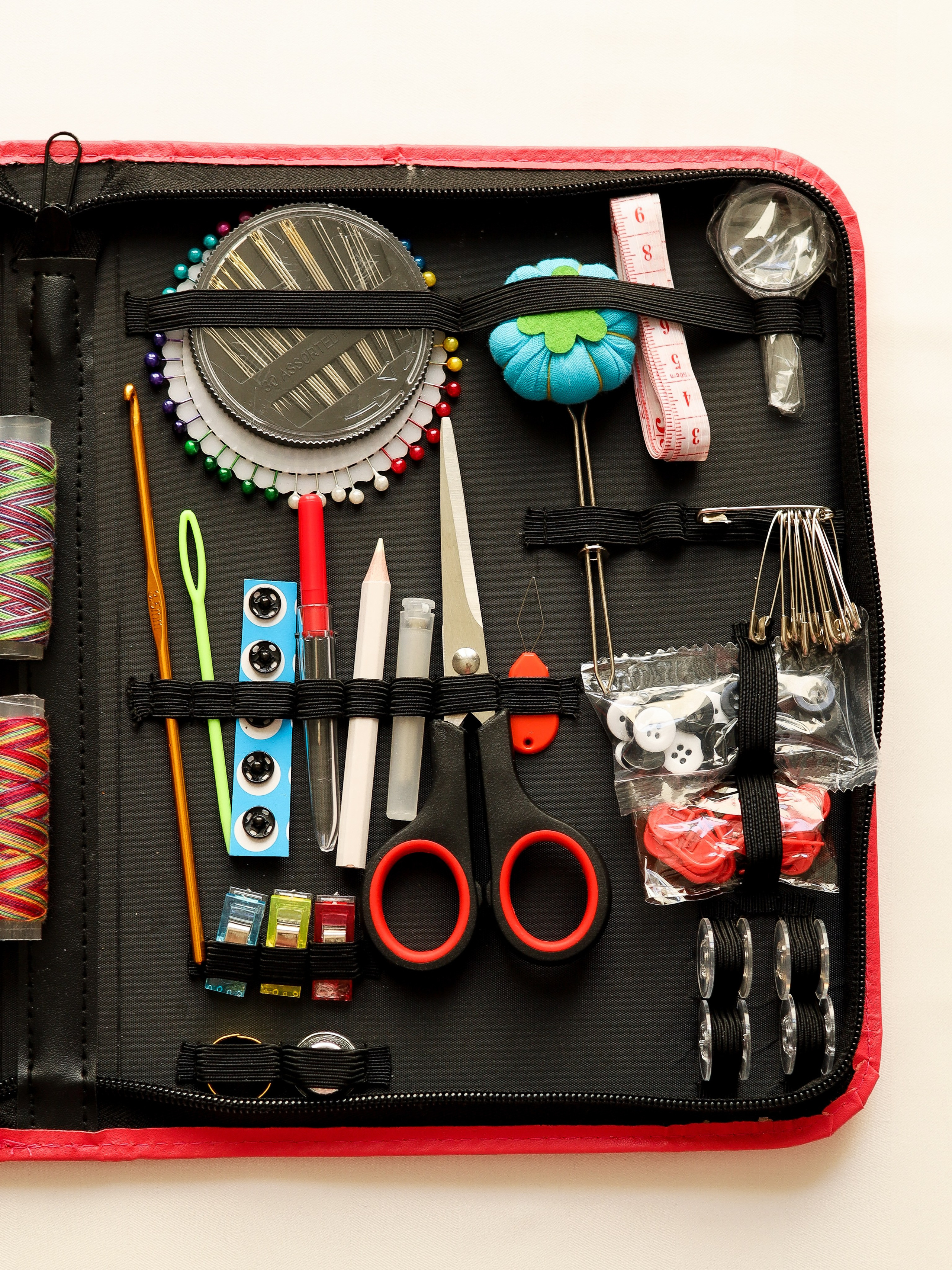 Швейный набор. Ваш семейный фотограф