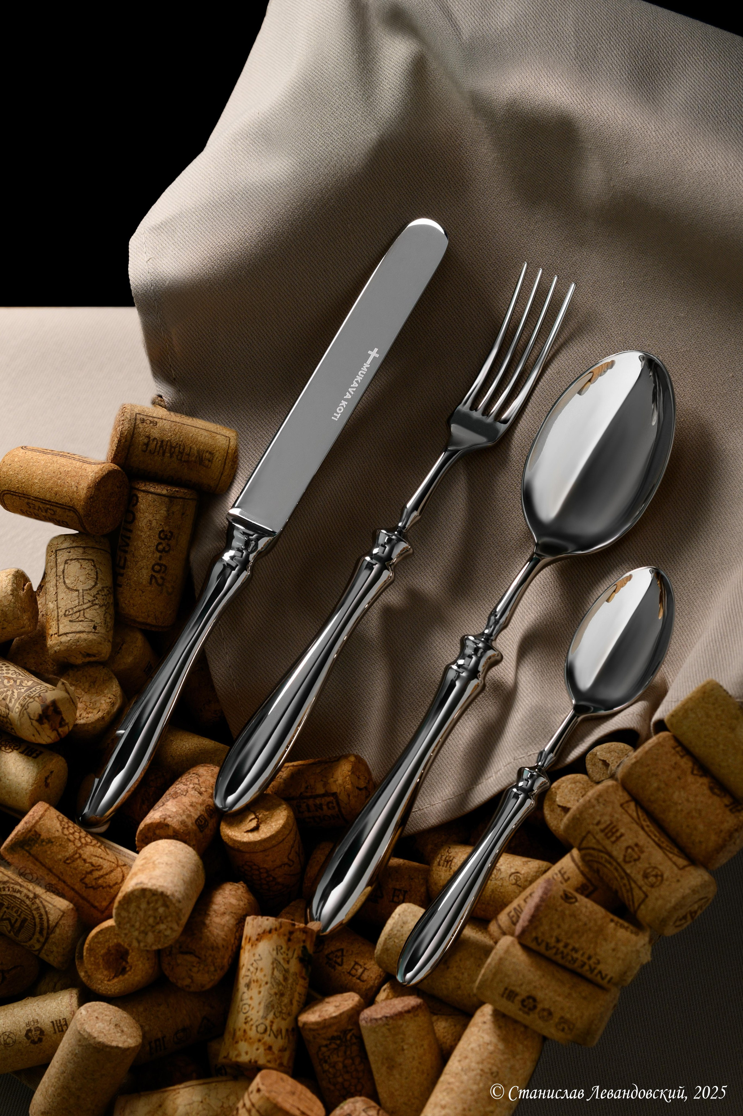 Предметы с глянцевой поверхностью. Предметный фотограф в Москве Станислав Левандовский