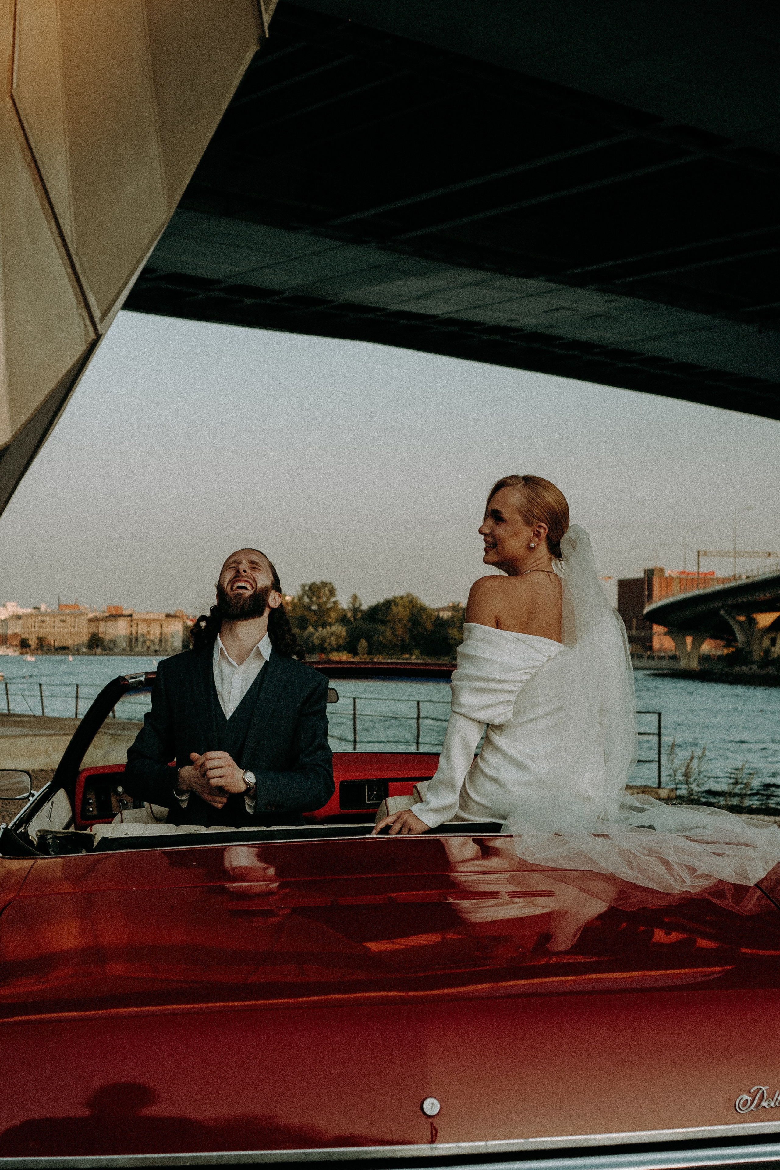 СВАДЕБНАЯ СЬЕМКА ВОЗЛЕ МСОТА БЕТАНКУРА НА КАБРИОЛЕТЕ. Профессиональный фотограф, Санкт-Петербург — Виктория Богомолова