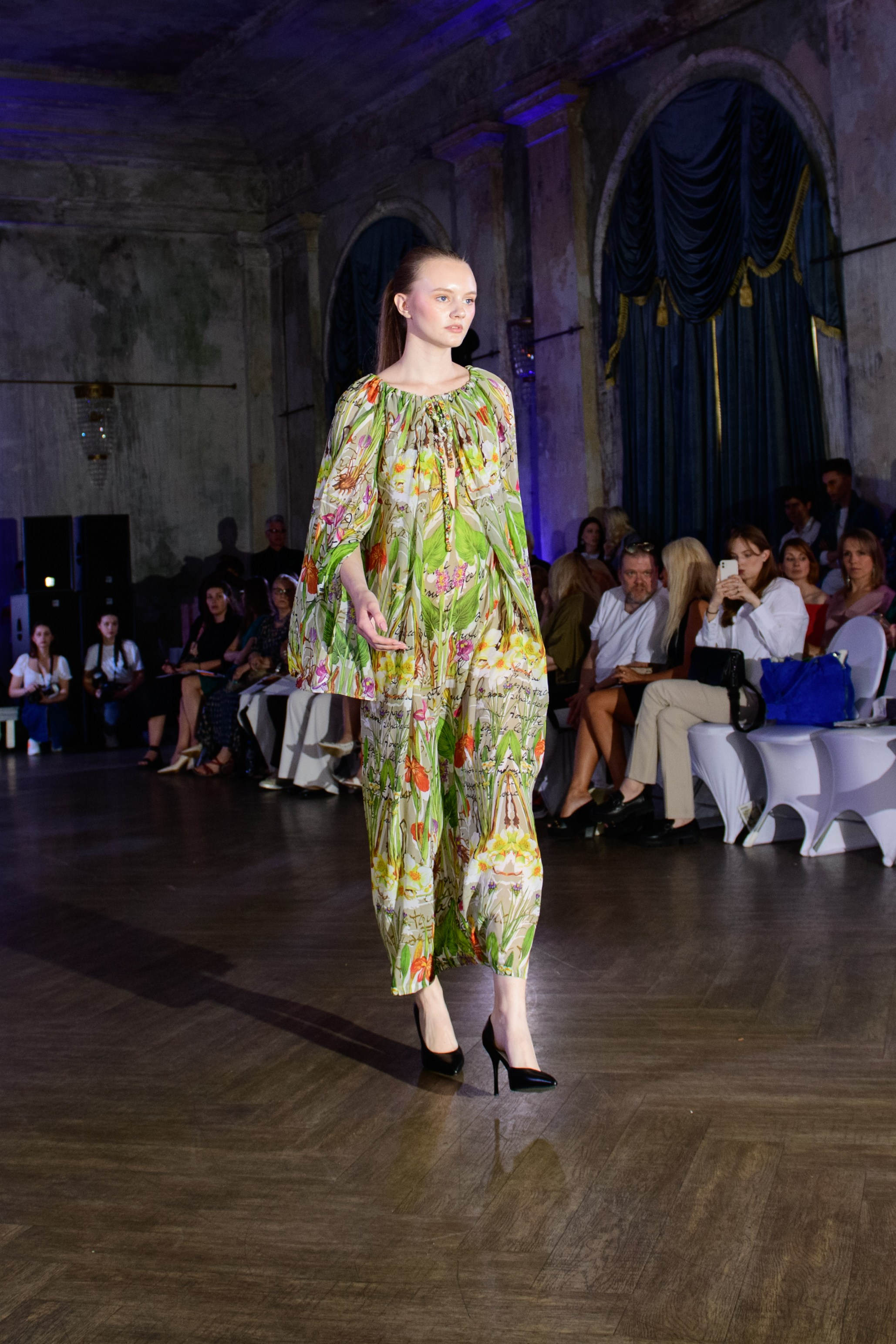 Модный показ «Аллея моды». Организация и проведение фотосъемок в Санкт-Петербурге. Фотограф Смирягин Илья