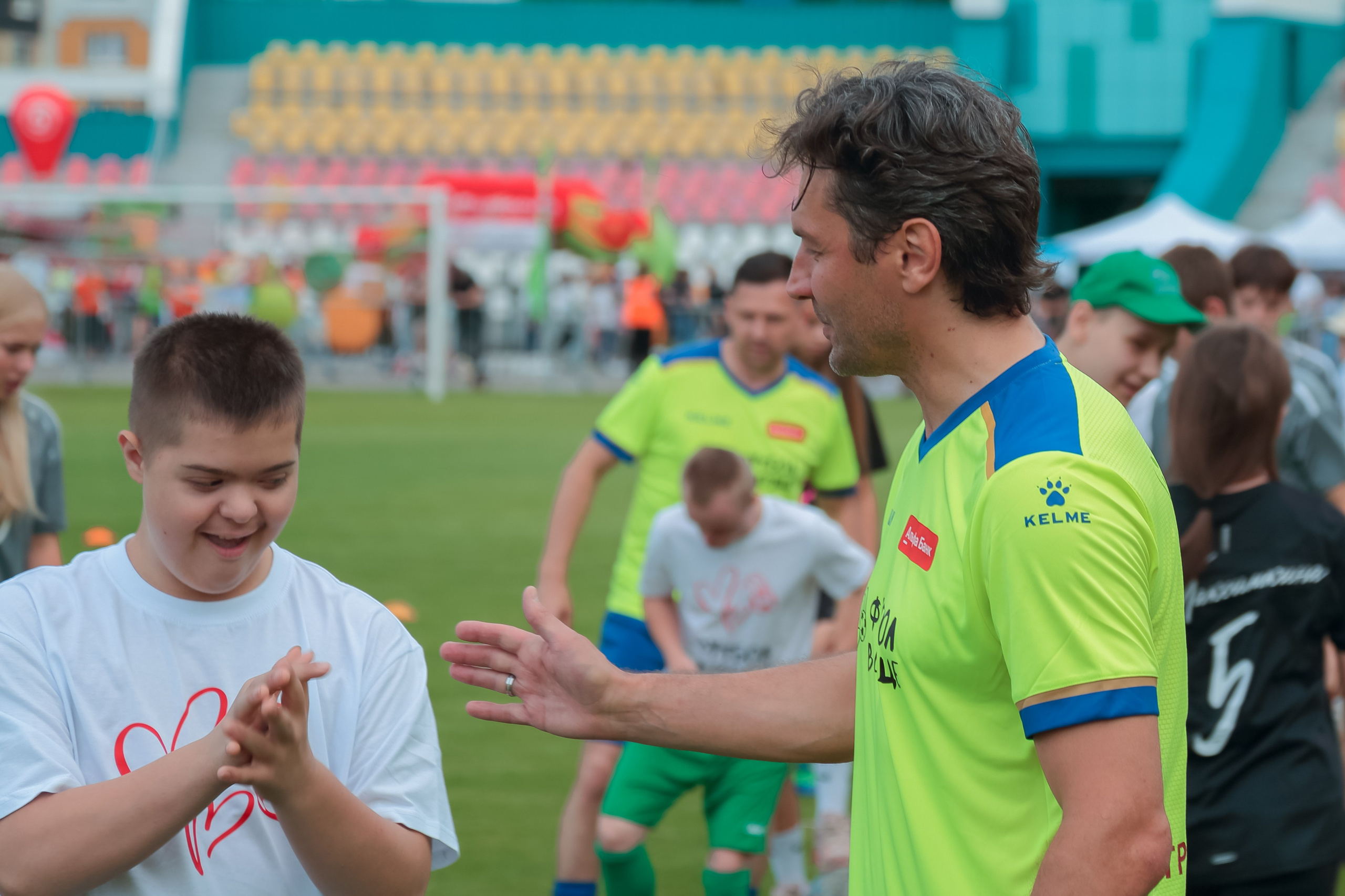 Энергия и радость на фото с благотворительного футбольного фестиваля. Съёмка мероприятия в Липецке.