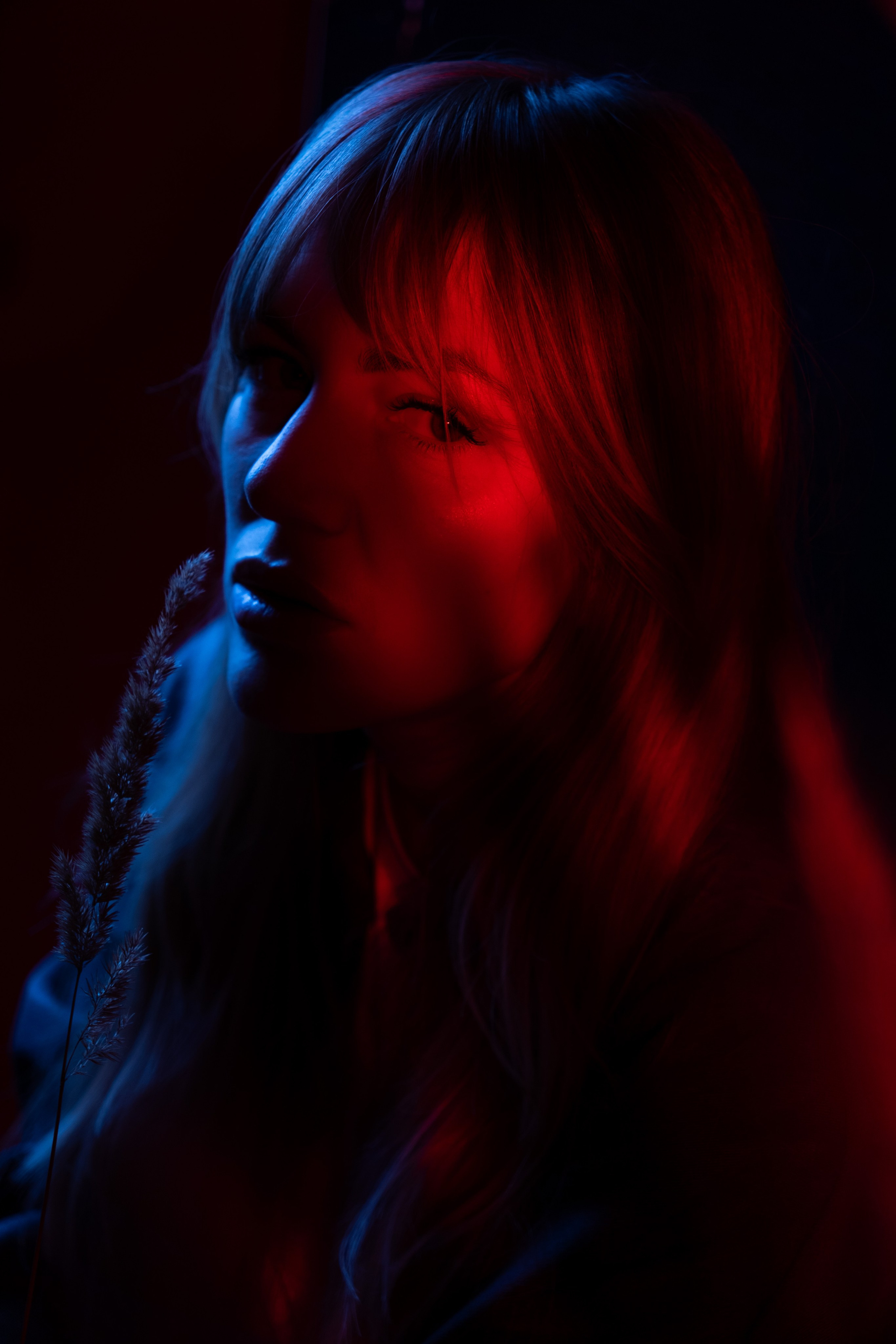 Женский портрет в студии — естественный и искусственный свет. Фотограф в Хабаровске Дмитрий Лемешков