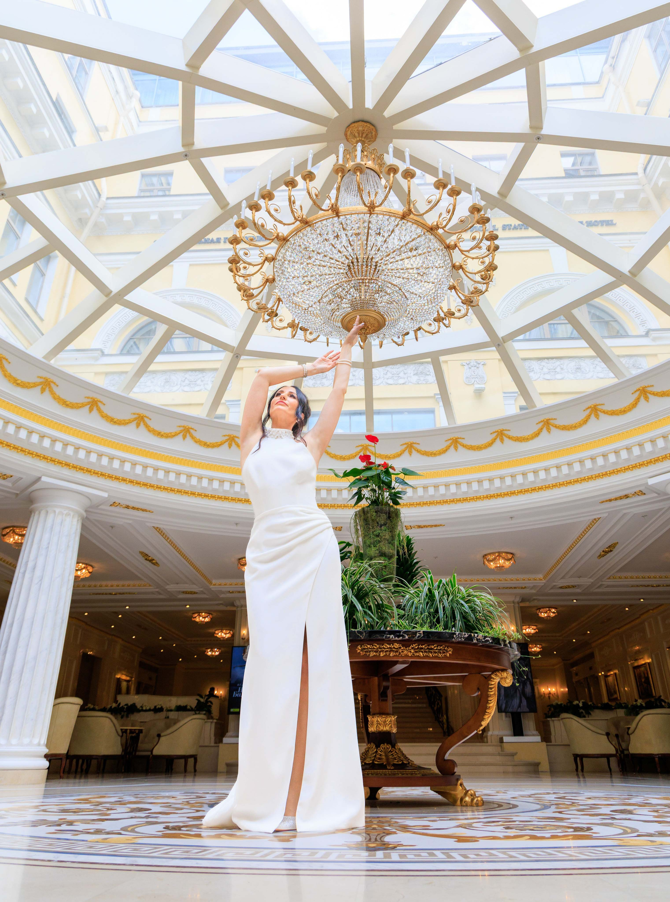 Невеста в свадебном платье