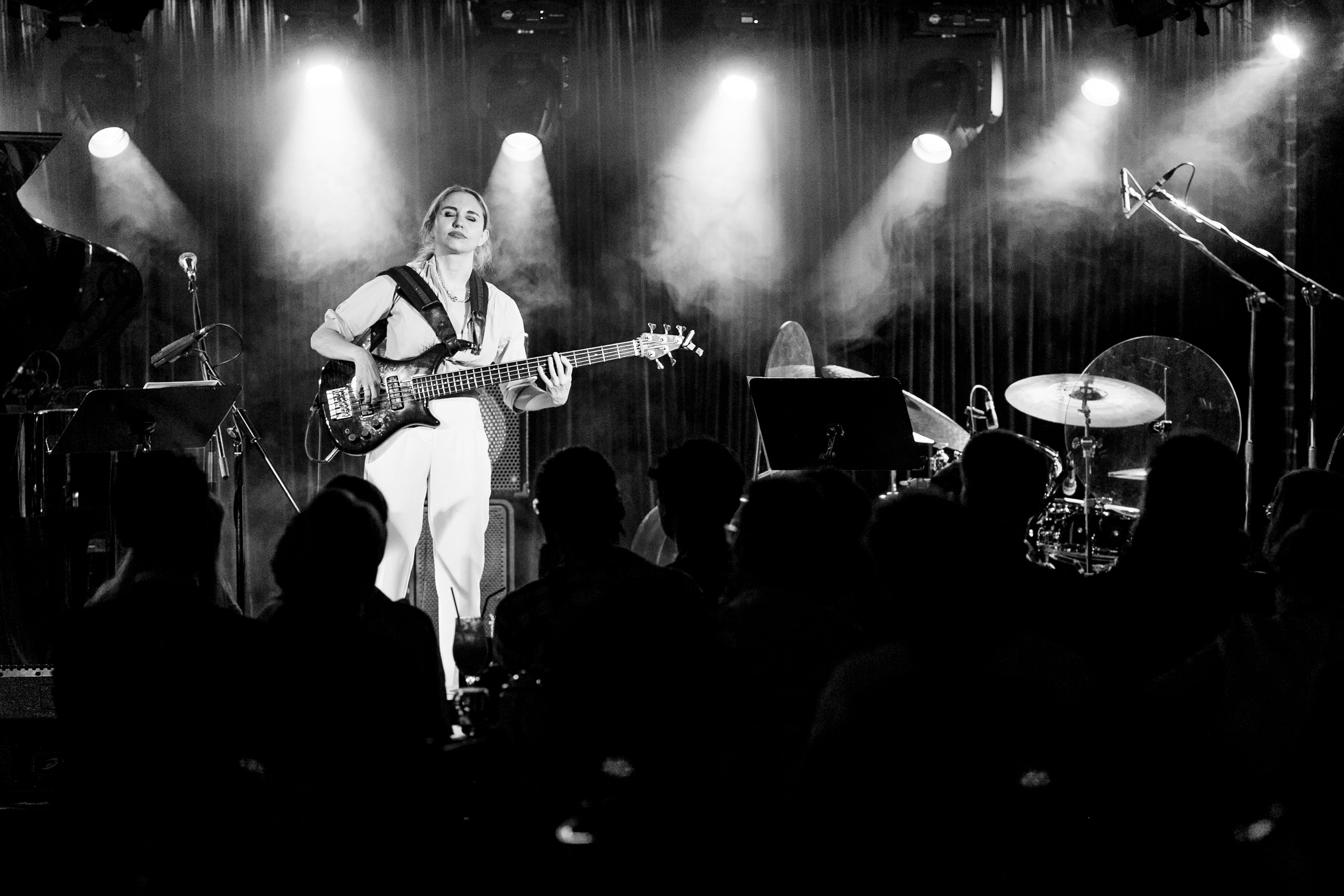 Фотосъемка концерта Дарьи Шорр в клубе Алексея Козлова. Репортажный фотограф Борис Геер