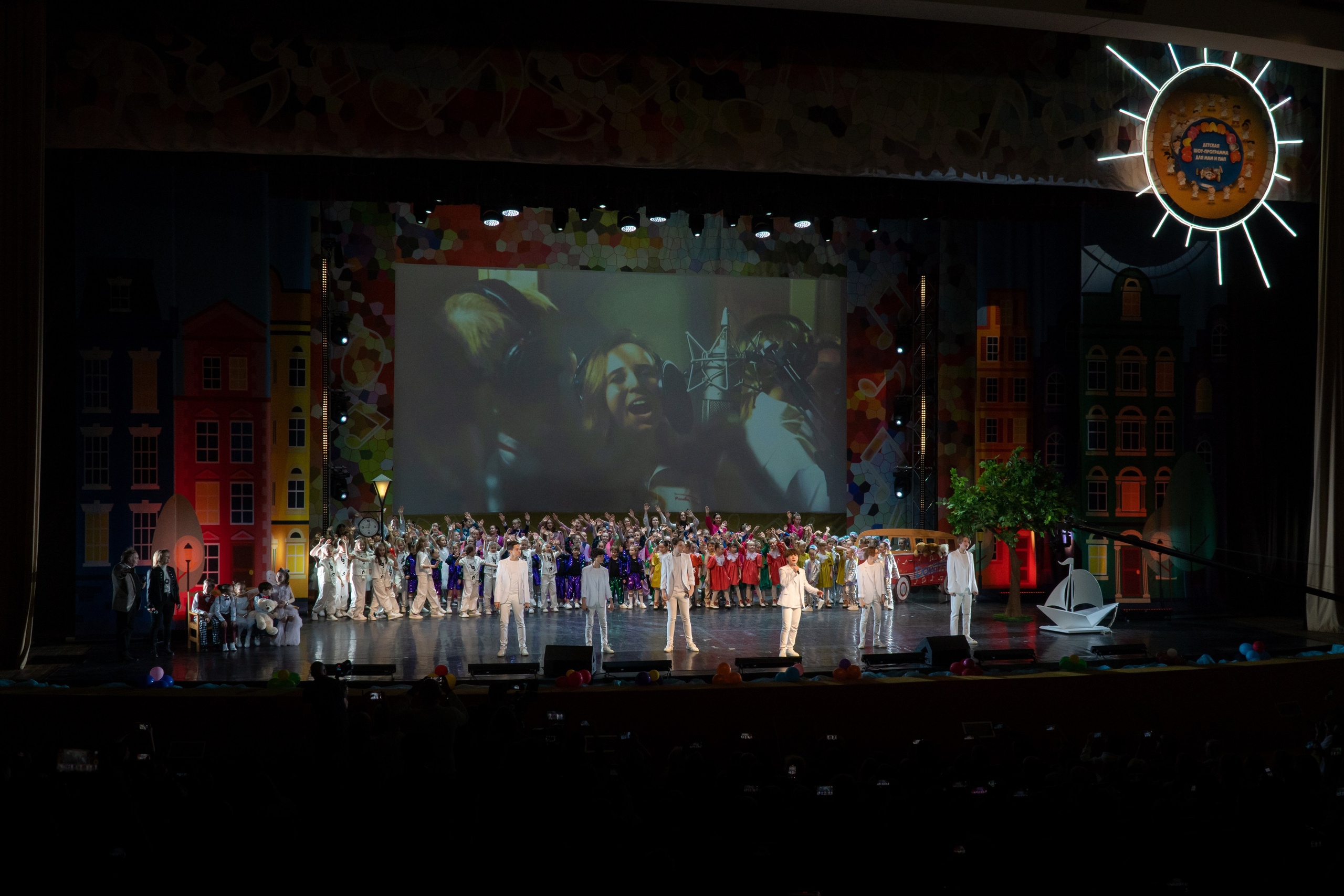 Съёмка концерта для Домисольки, большой концертный зал Космос. «Студия DRONAVT`s» — видеосъёмка и фотография г. Москва