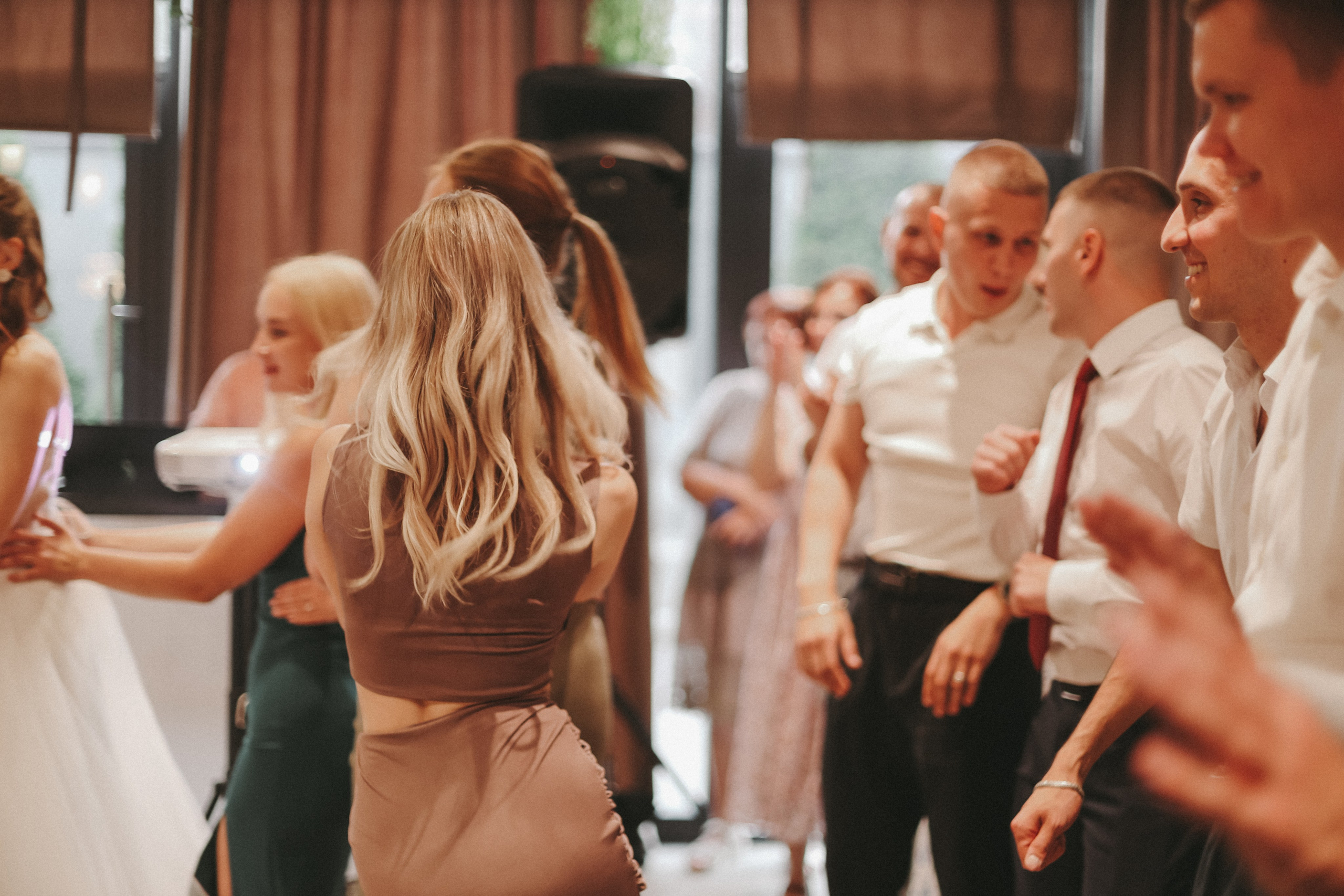 «А покажите съемку банкета)». Главная