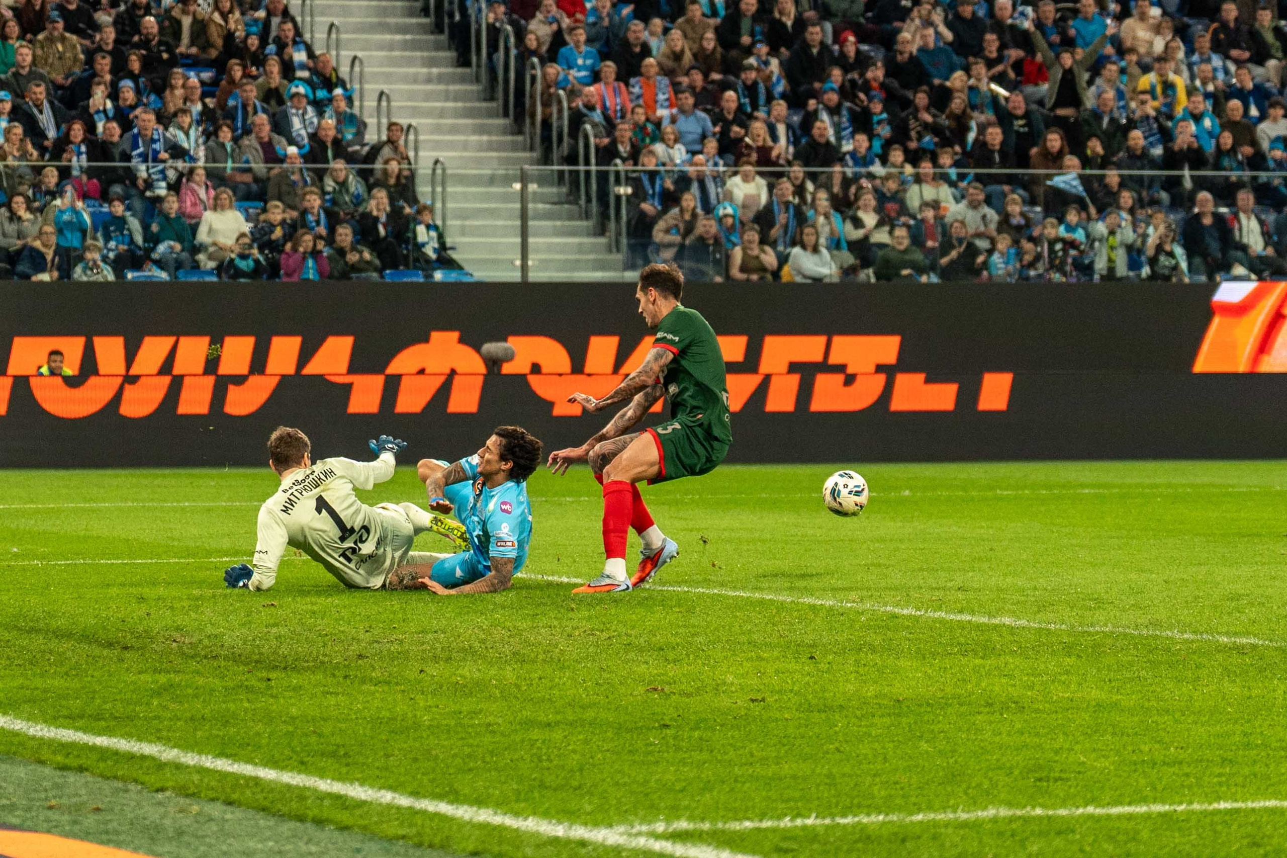 Зенит — Локомотив: фотогалерея 14-го тура РПЛ на Газпром Арене | Антон Гауф. Спортивный фотограф в Санкт-Петербурге | Антон Гауф