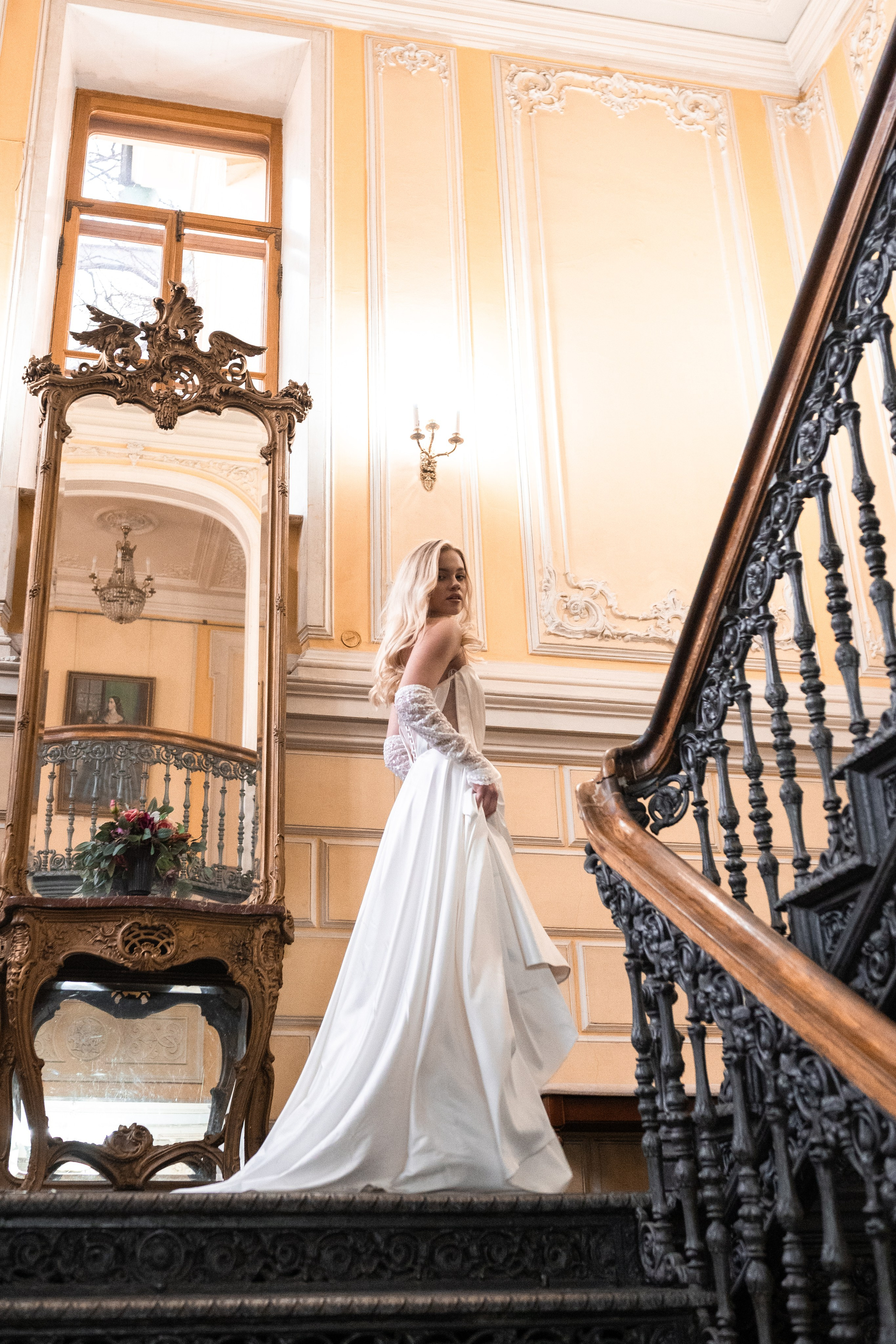 Свадебная фотосессия в Пушкинской библиотеке. Свадебный фотограф в Москве Анна Полушина