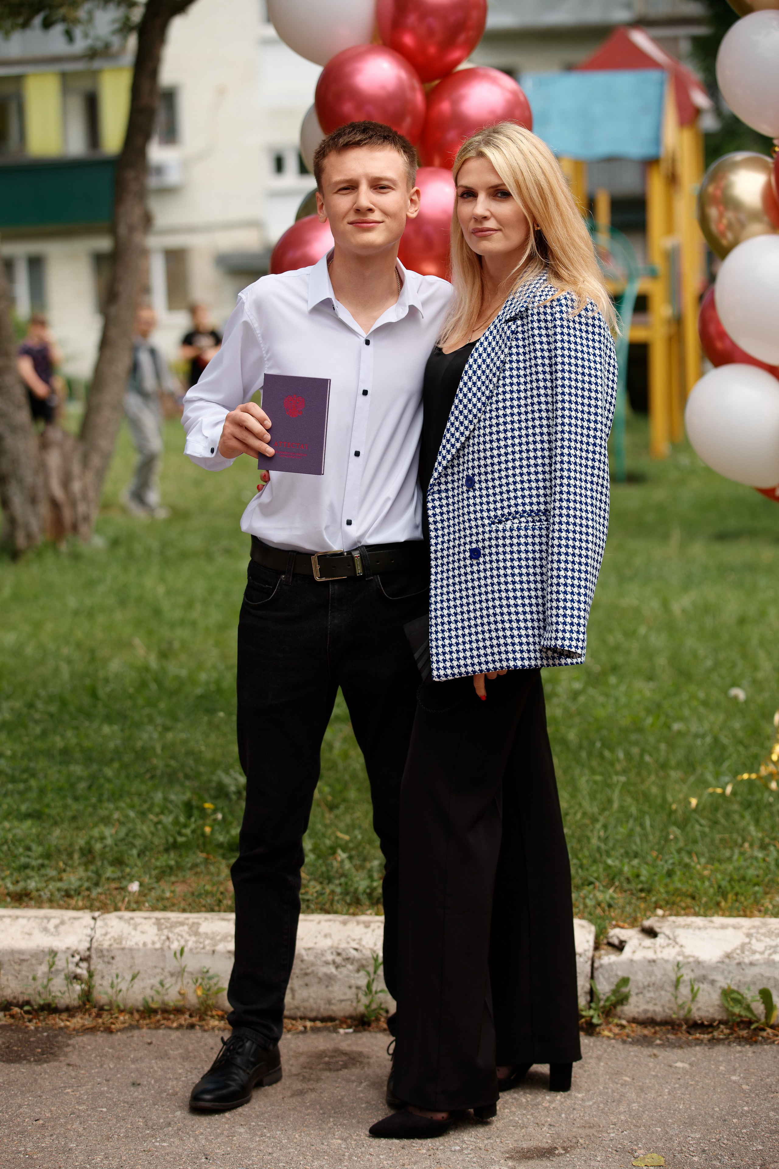 Вручение аттестатов Школа № 57. Семейный фотограф — Макс Белогрудов