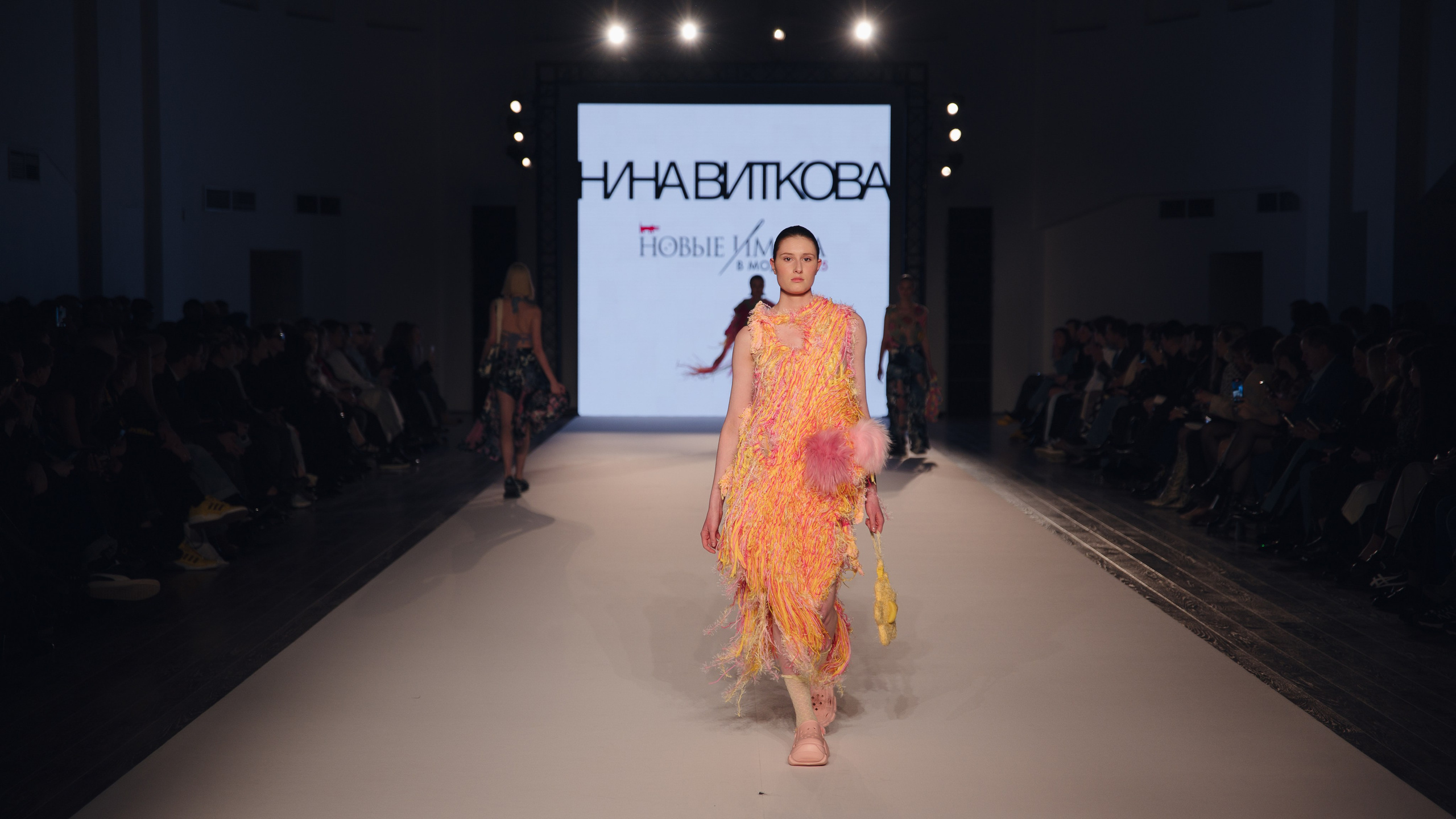 Бекстейдж показа «Новые Имена» собака.ru|ДЛТ. Портретный и репортажный фотограф в Санкт-Петербурге