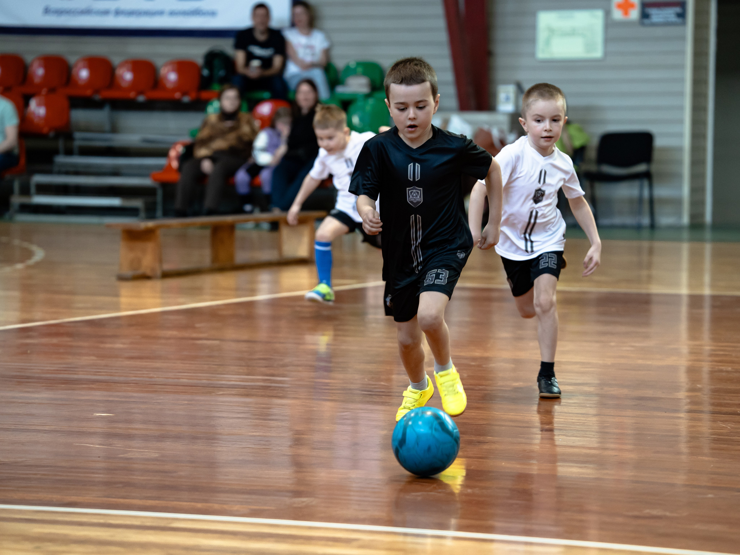 Тики-Така Противостояние 2025. Крамер Юлиана детский и семейный фотограф