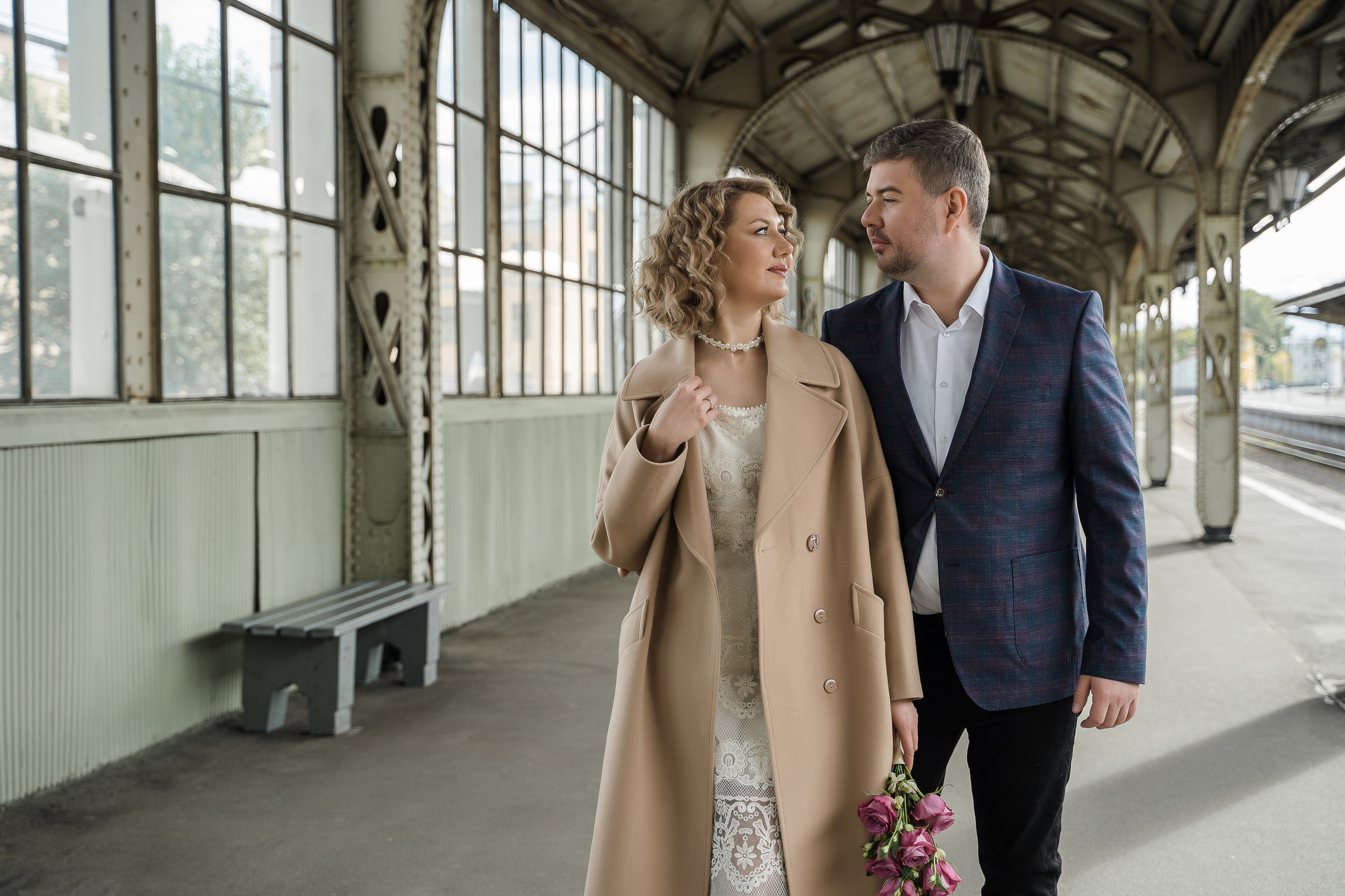 Свадебная фотосессия на Витебском вокзале. Свадебный и семейный фотограф в Пушкине и Санкт-Петербурге Мария Филиппова
