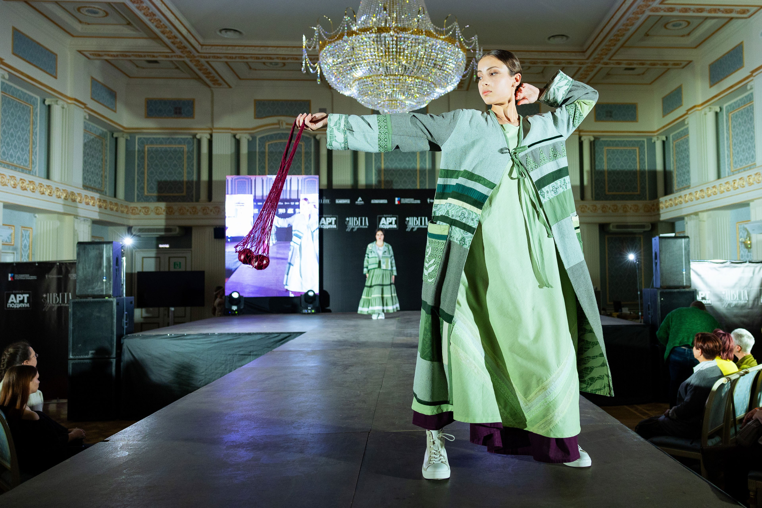 Арт-подиум «Цвета Удмуртии». Показ мод [25/10/24]. Фотограф Виноградов Константин