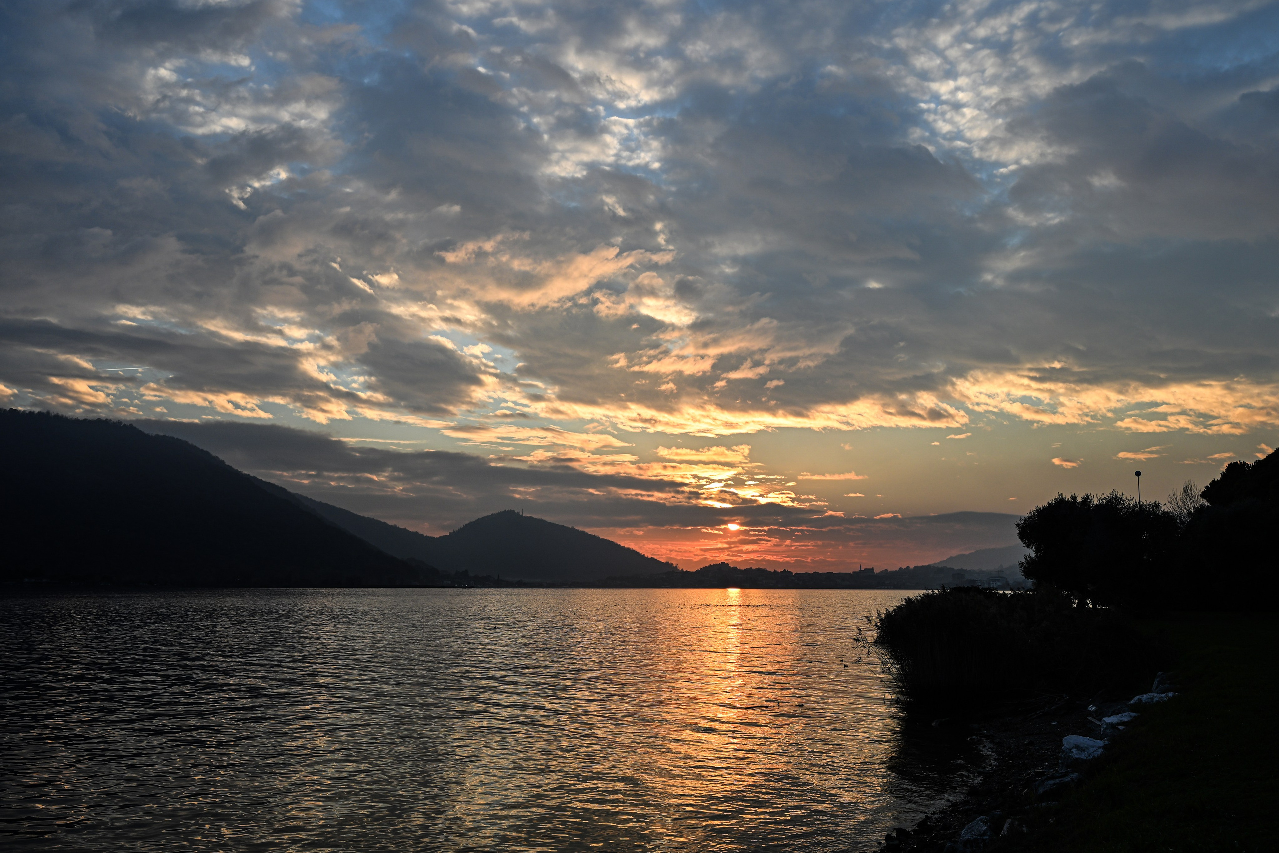 Lago d'iseo and hotel. Фотограф Минск