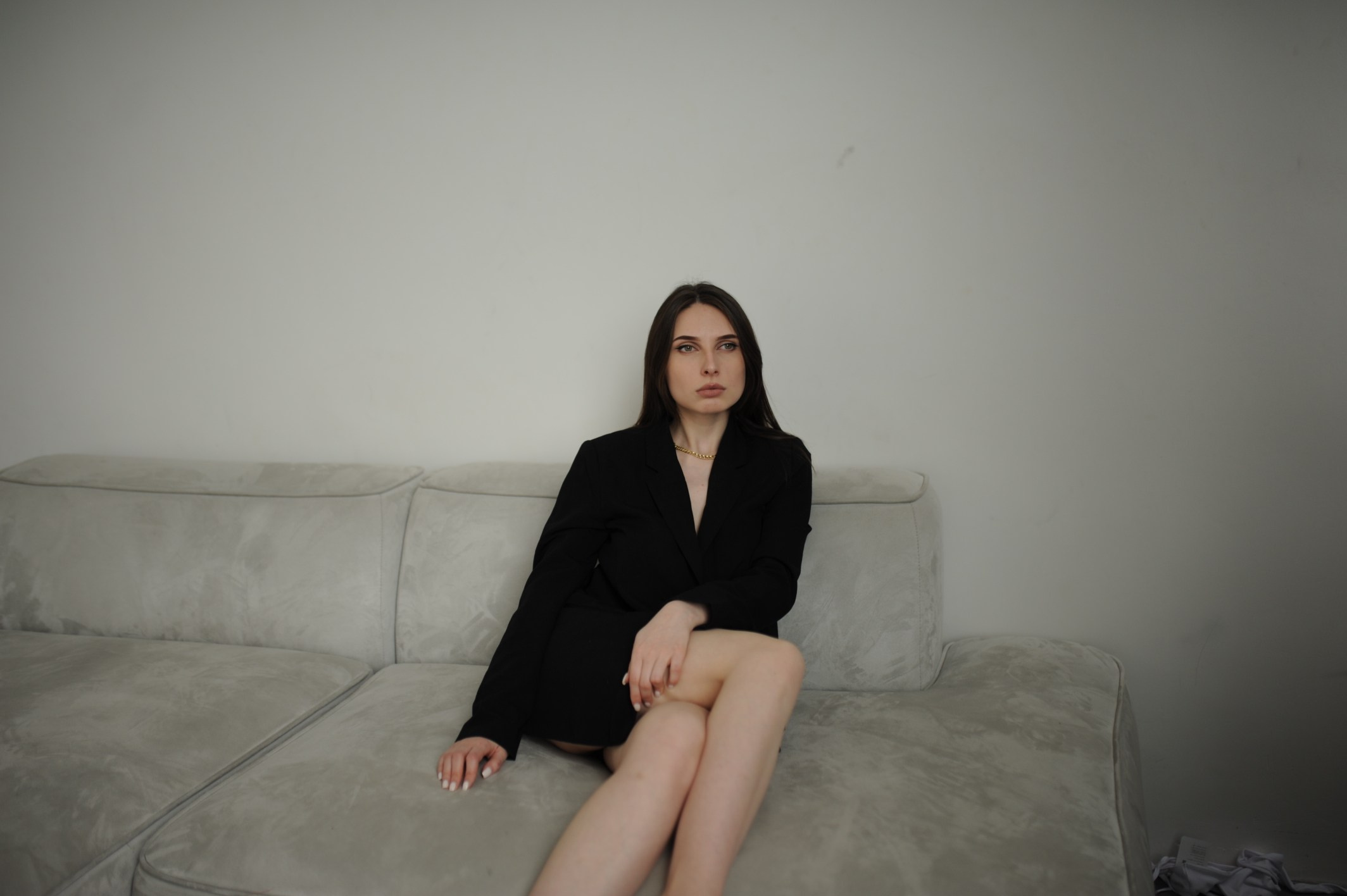 Портрет в студии Гомеля: девушка с выразительными губами и стильным образом