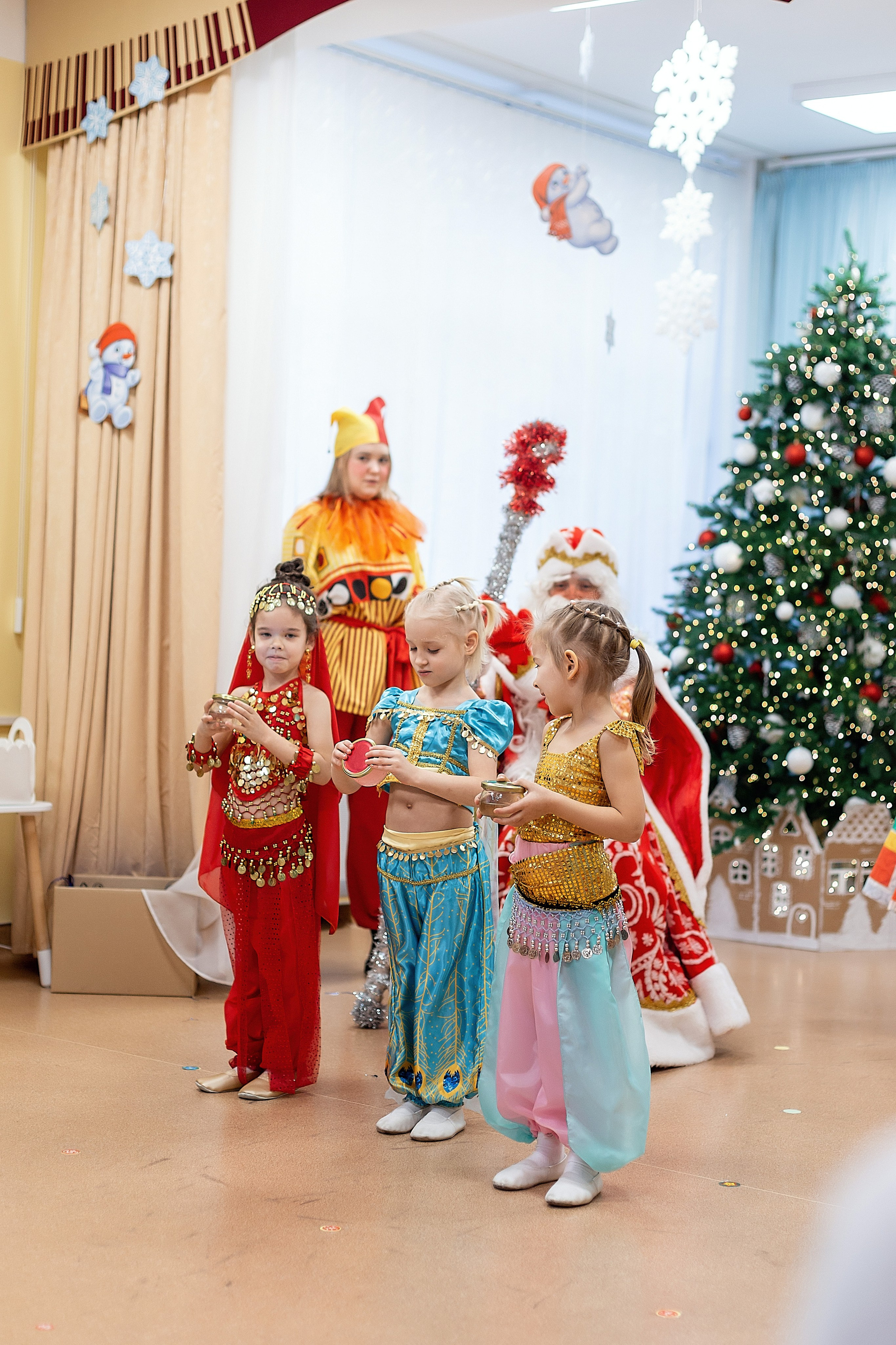 Утренник_"Веселый балаганчик» 2024. Семейный фотограф в Санкт-Петербурге