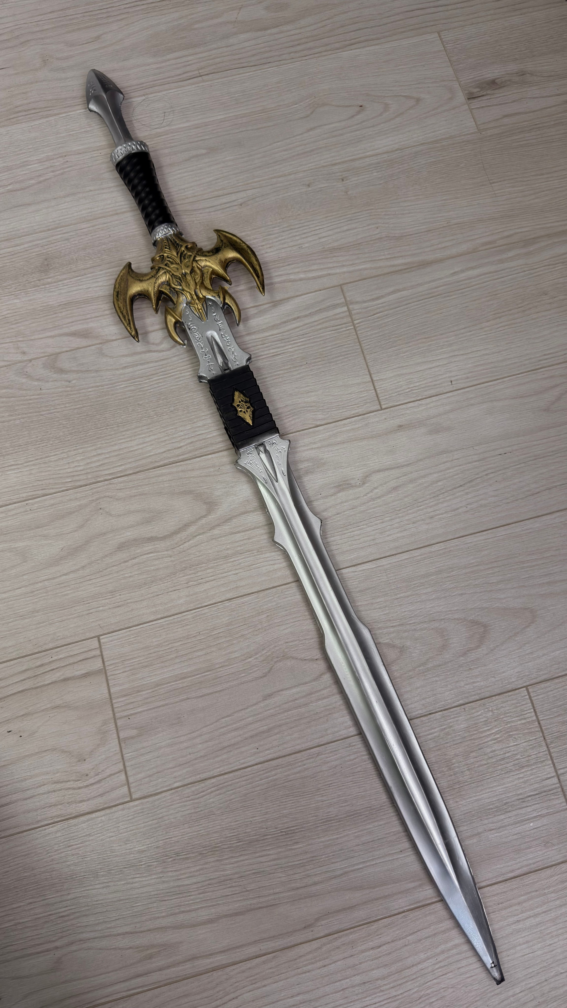 Оружейная в аренду. Аренда костюмов, платьев и реквизита для фотосессий на Камчатке