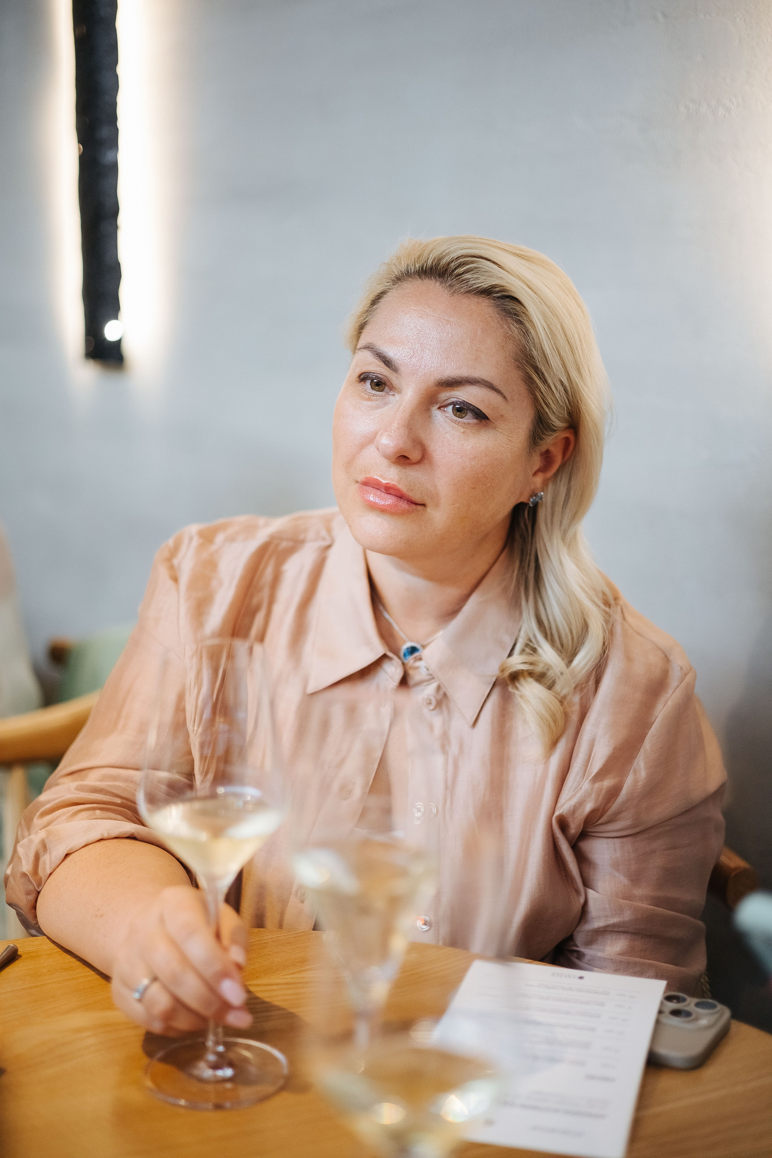 Презентация открытия магазина женской одежды GLVR в ресторане Fresco. Фотограф в Красноярске Надежда Воскресенская