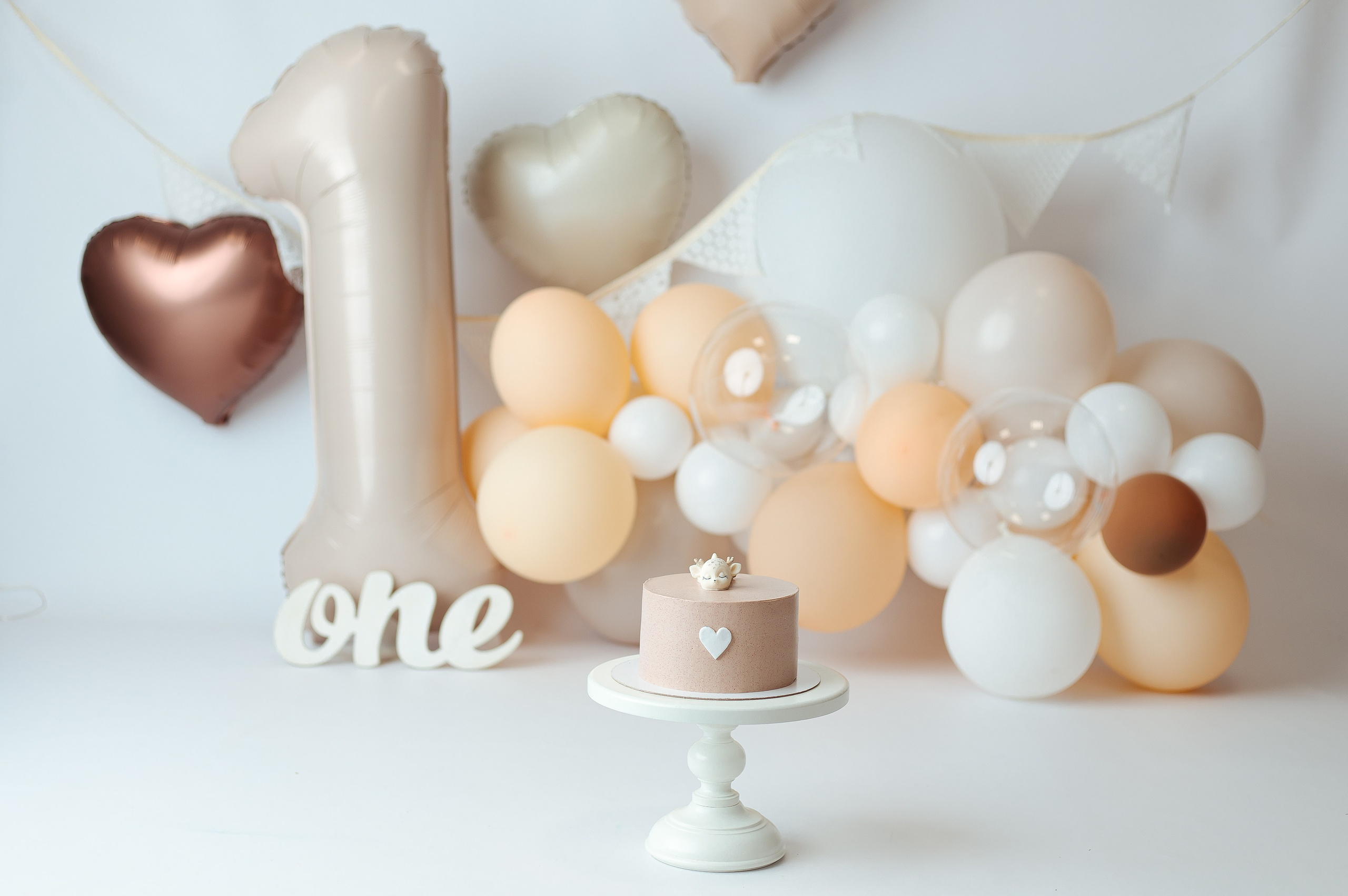 Праздничное оформление. Фотограф беременности, новорожденных Москва. годики под ключ