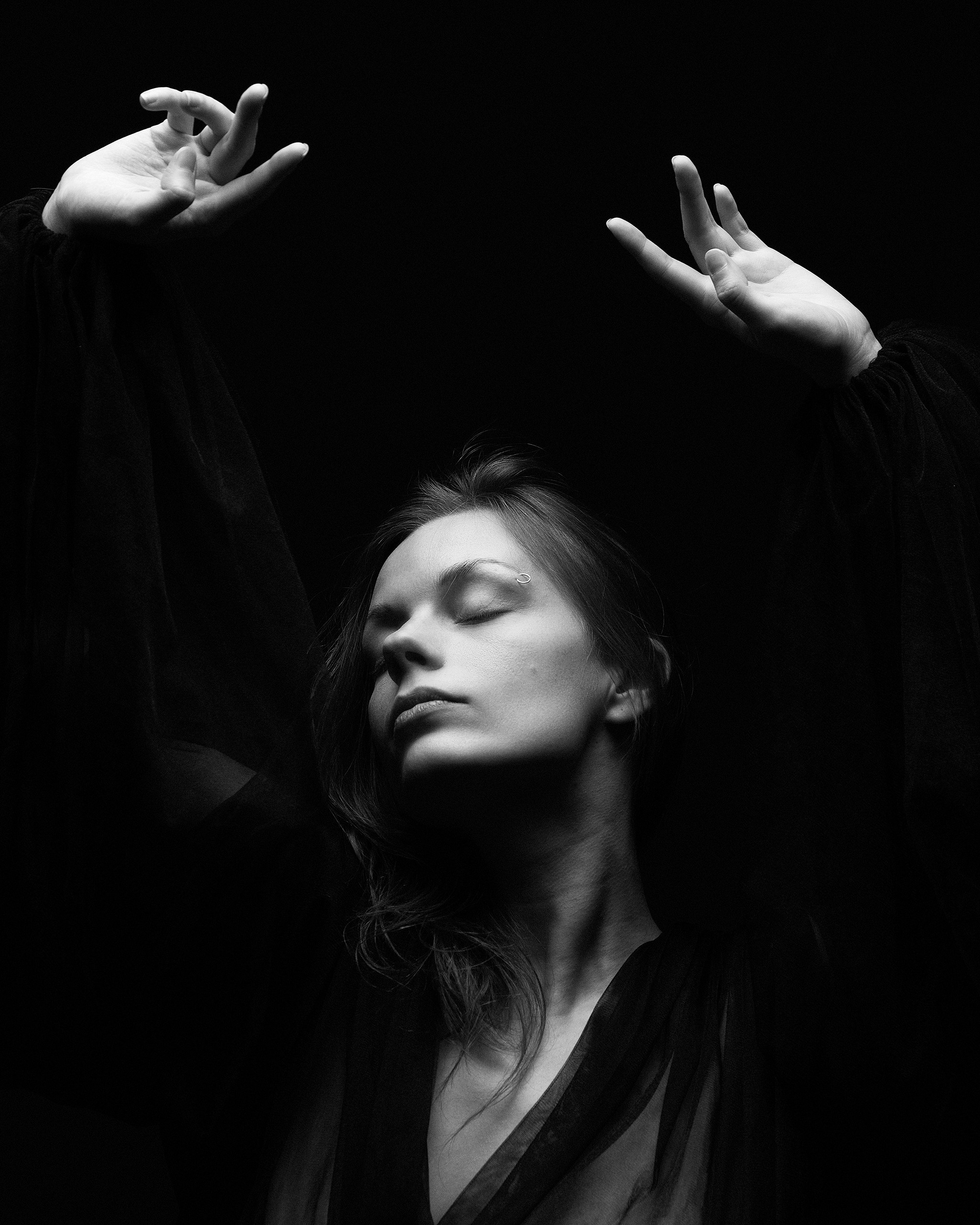 Студийная съемка женского портрета. Портретный фотограф Белград Матвей Кармаков