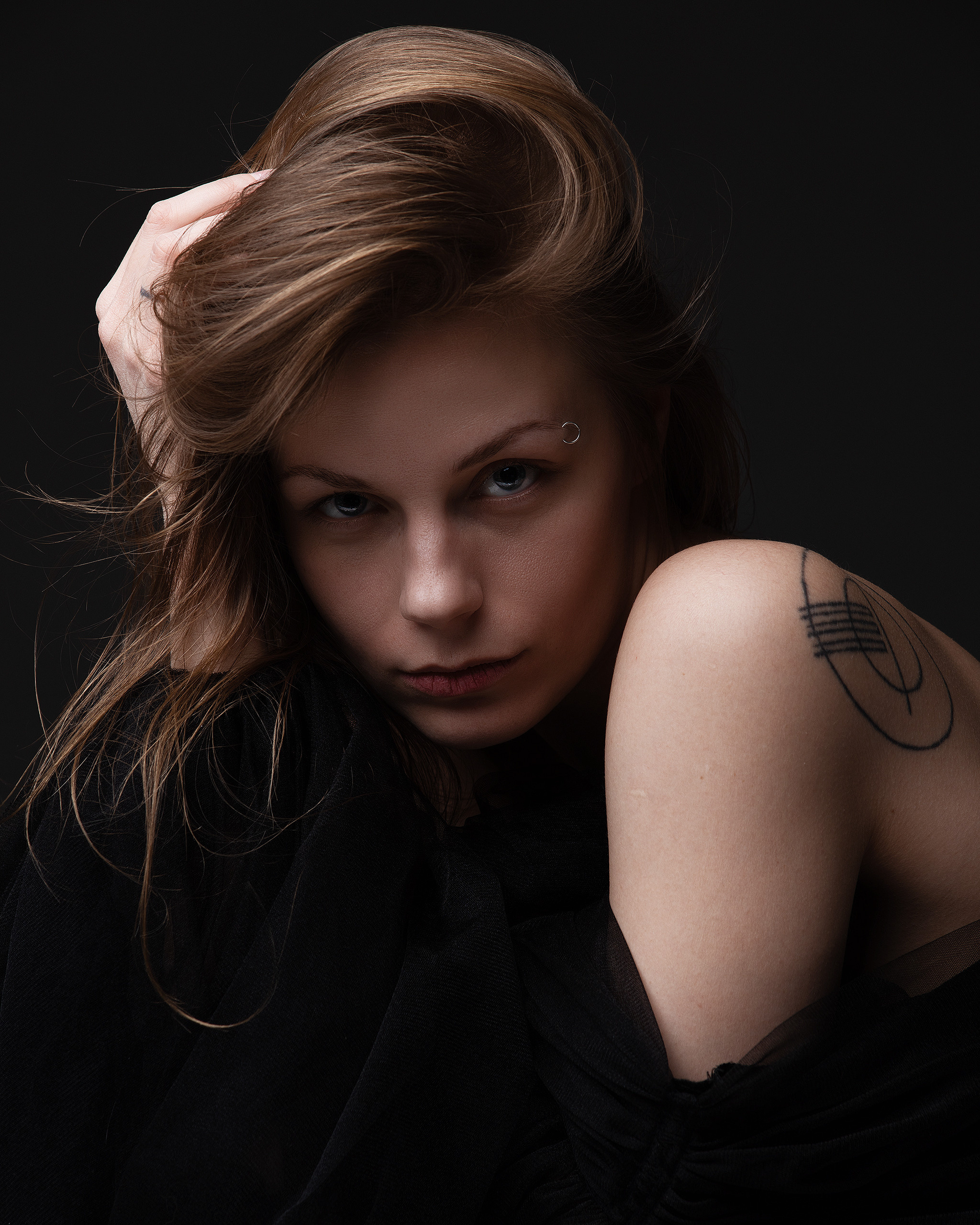 Студийная съемка женского портрета. Портретный фотограф Белград Матвей Кармаков