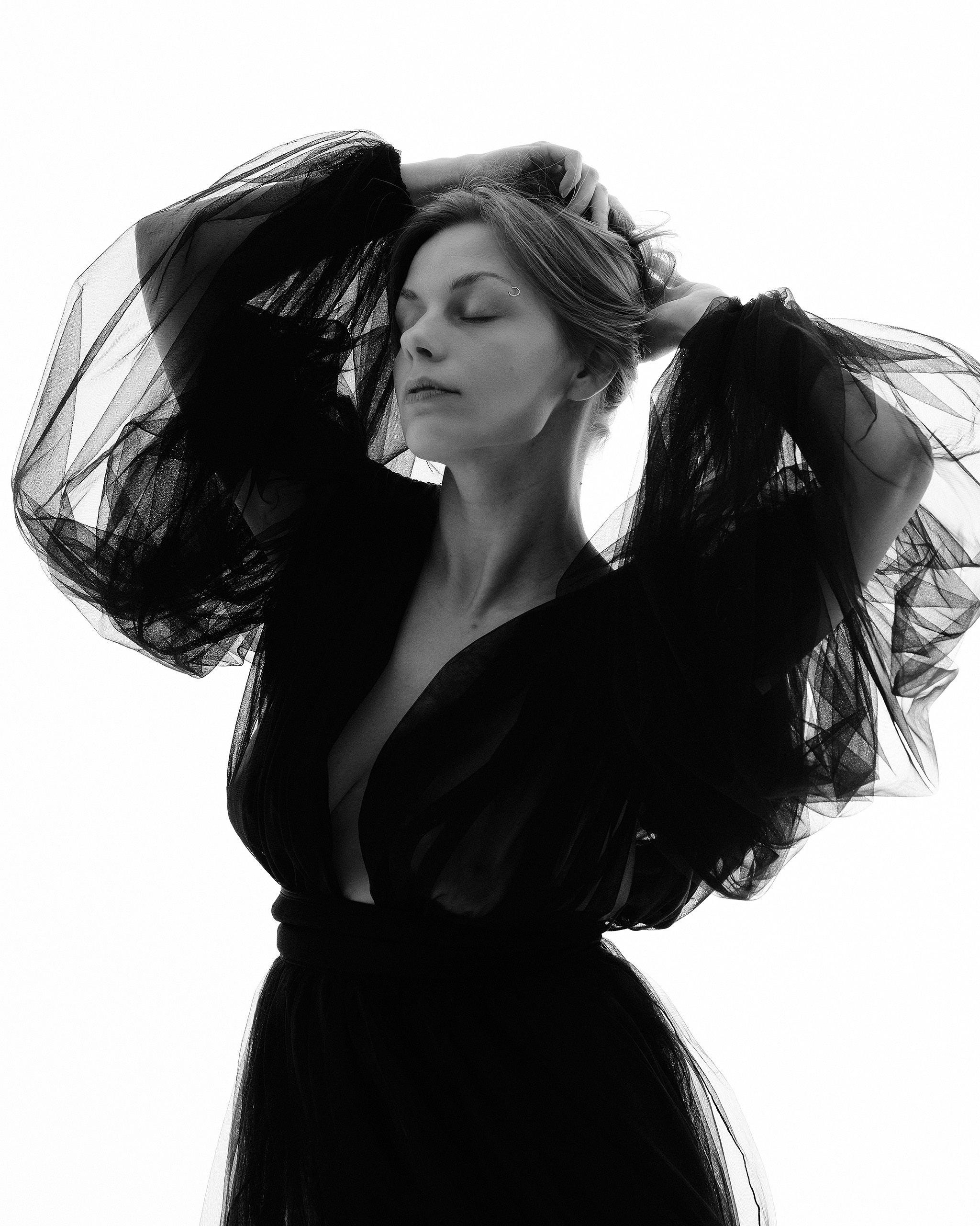 Студийная съемка женского портрета. Портретный фотограф Белград Матвей Кармаков