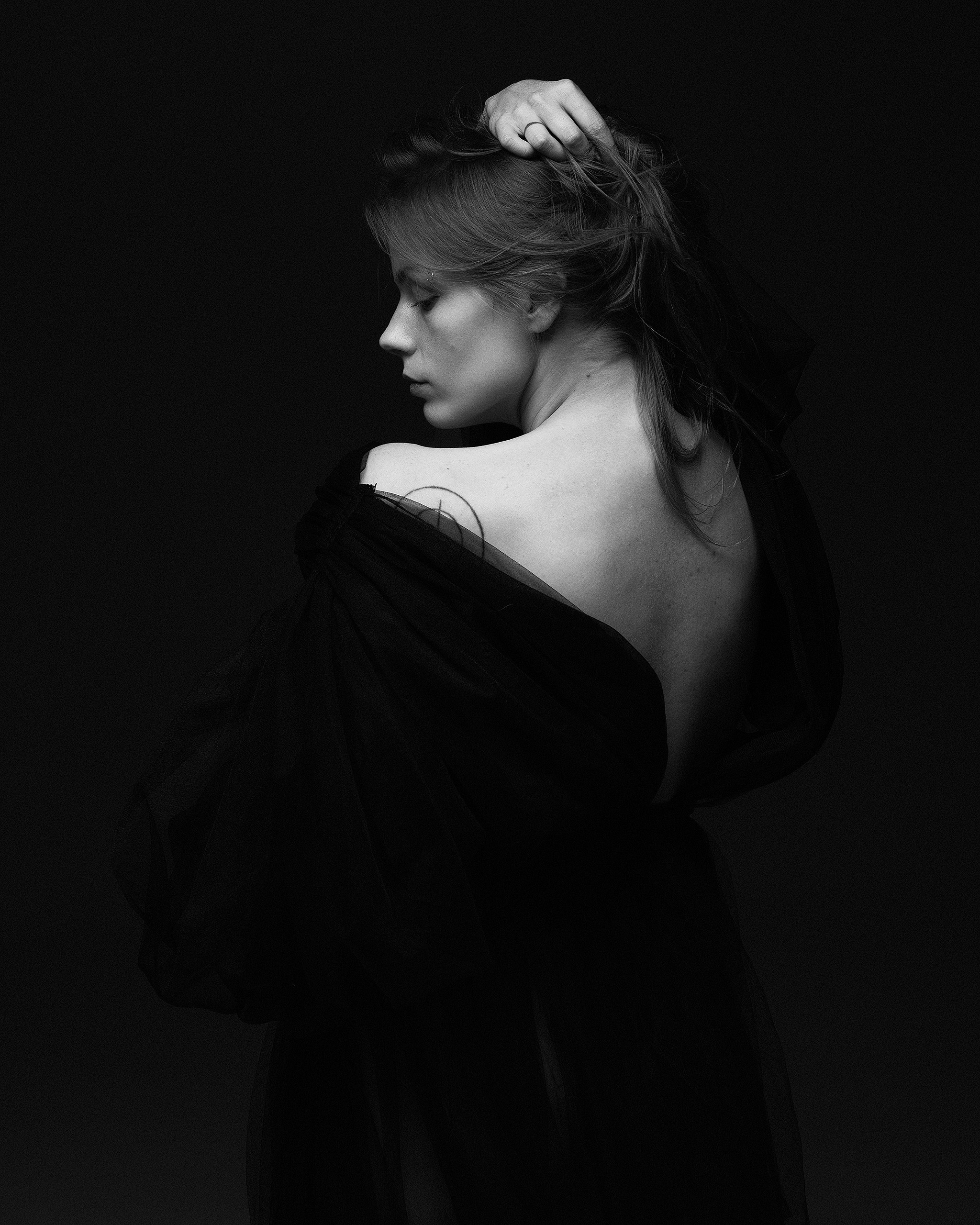 Студийная съемка женского портрета. Портретный фотограф Белград Матвей Кармаков