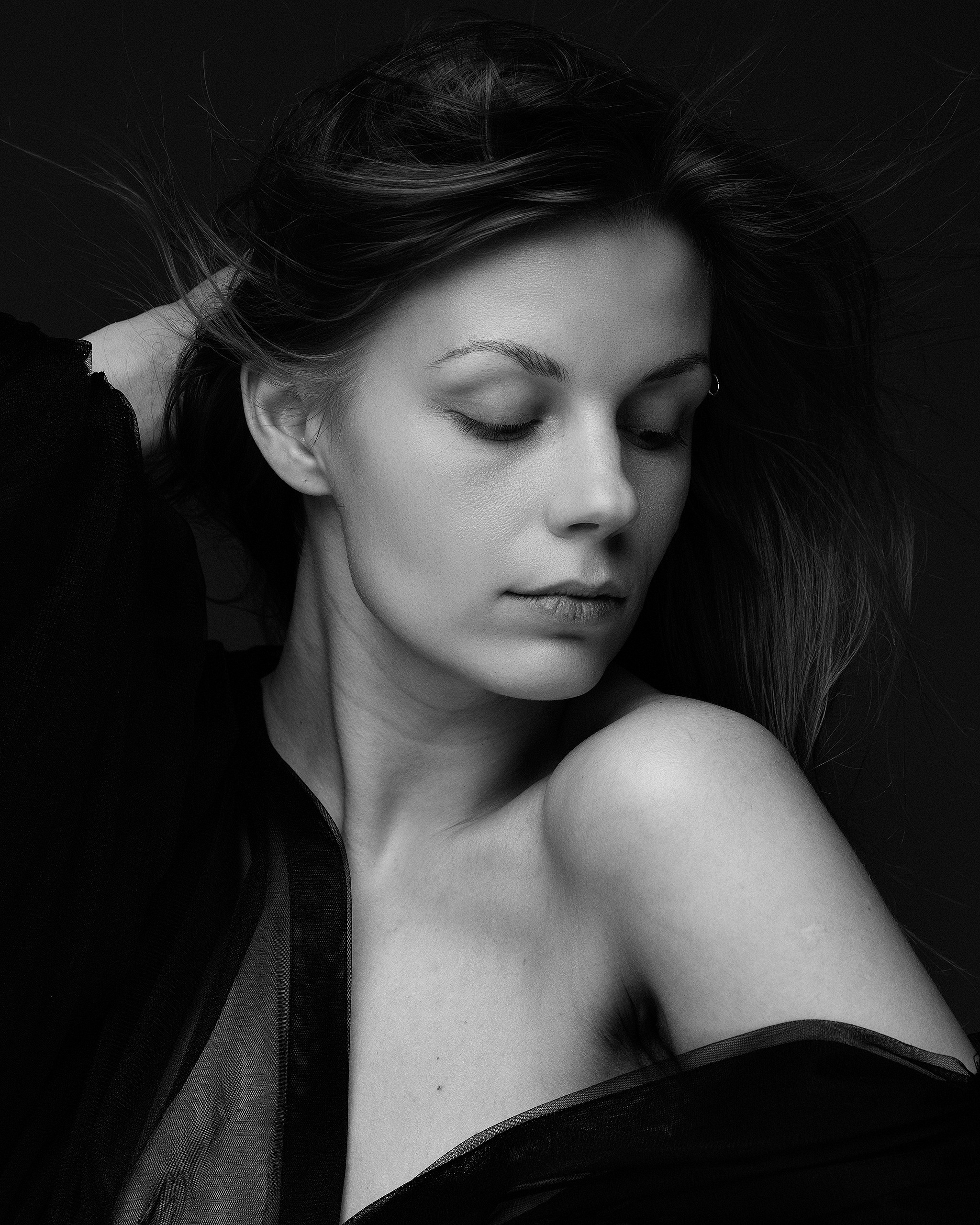 Студийная съемка женского портрета. Портретный фотограф Белград Матвей Кармаков