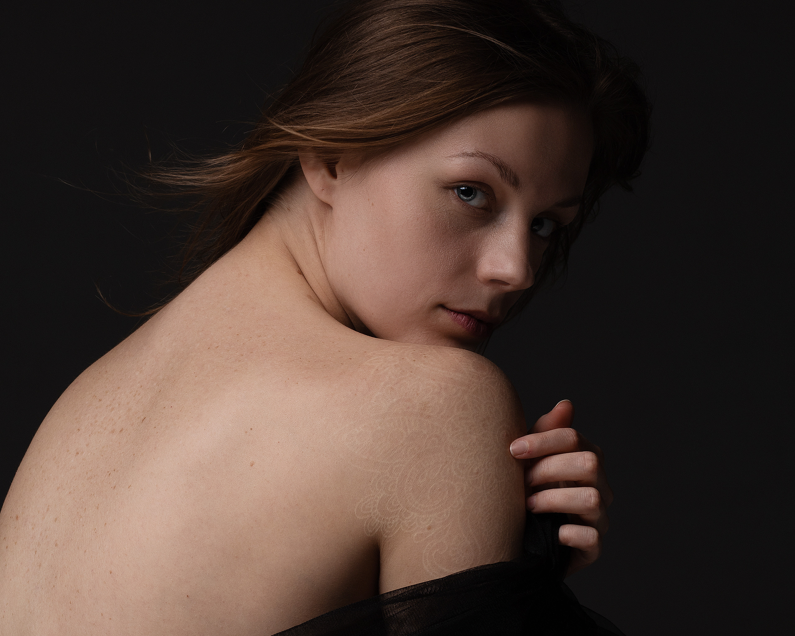 Студийная съемка женского портрета. Портретный фотограф Белград Матвей Кармаков