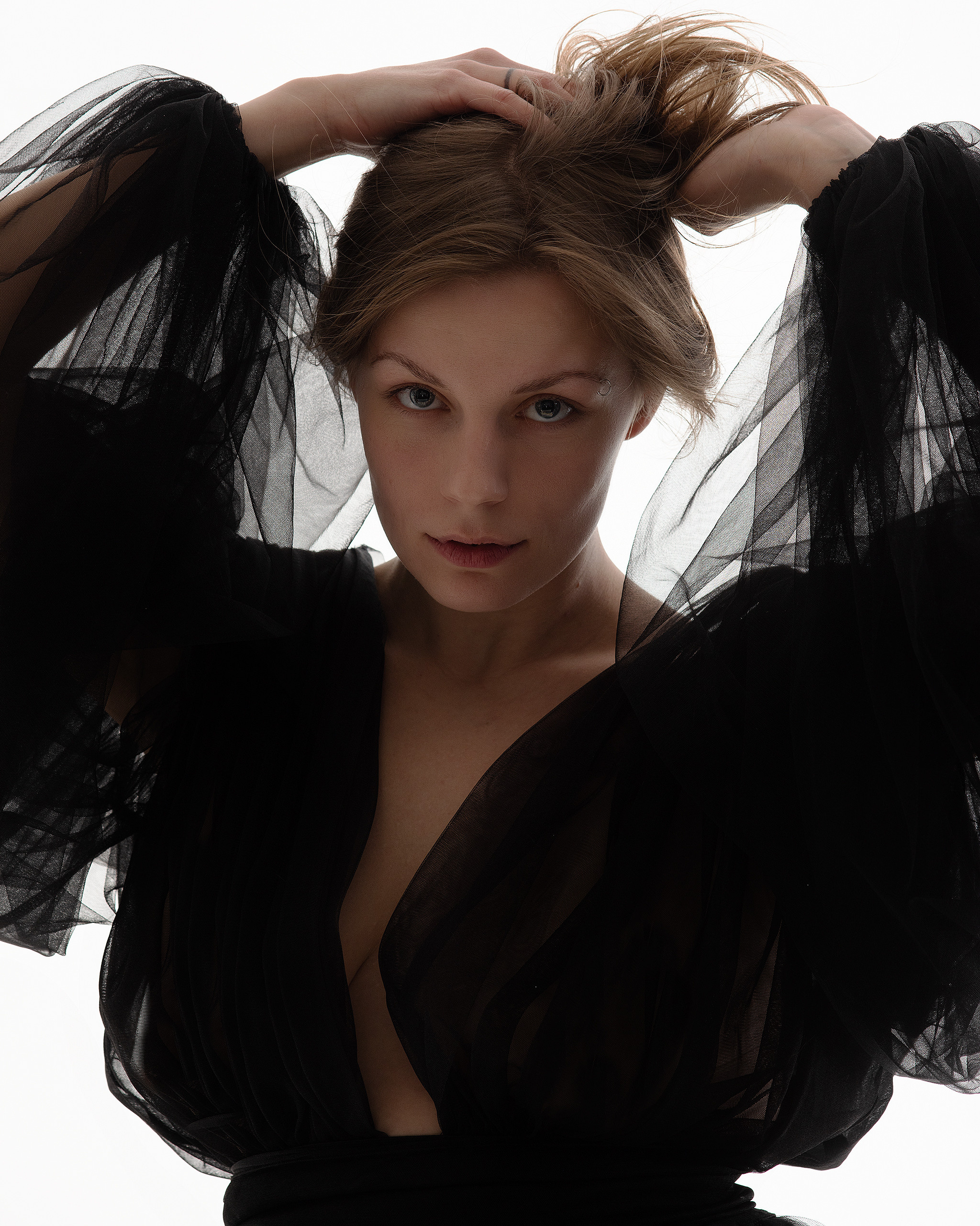 Студийная съемка женского портрета. Портретный фотограф Белград Матвей Кармаков