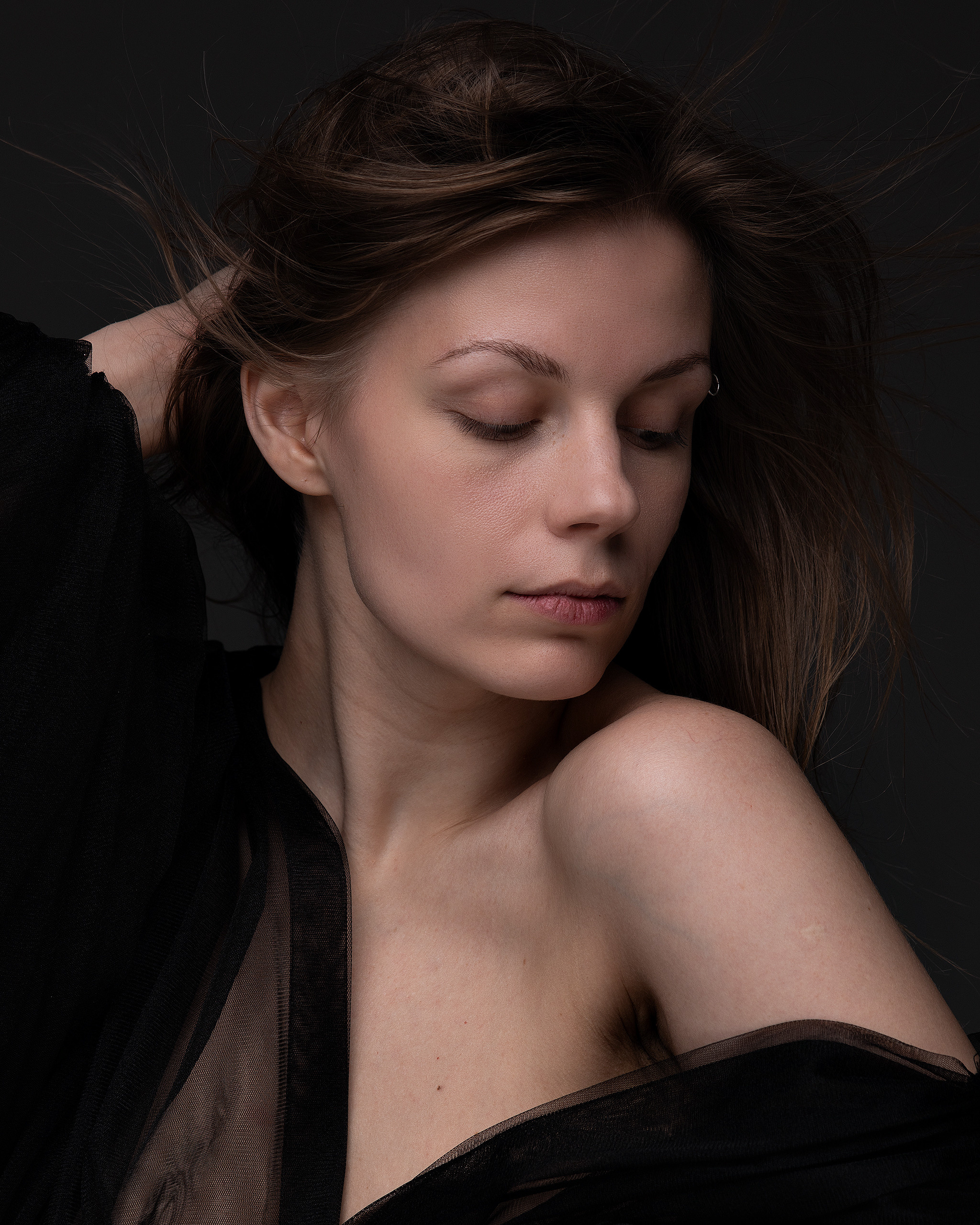 Студийная съемка женского портрета. Портретный фотограф Белград Матвей Кармаков