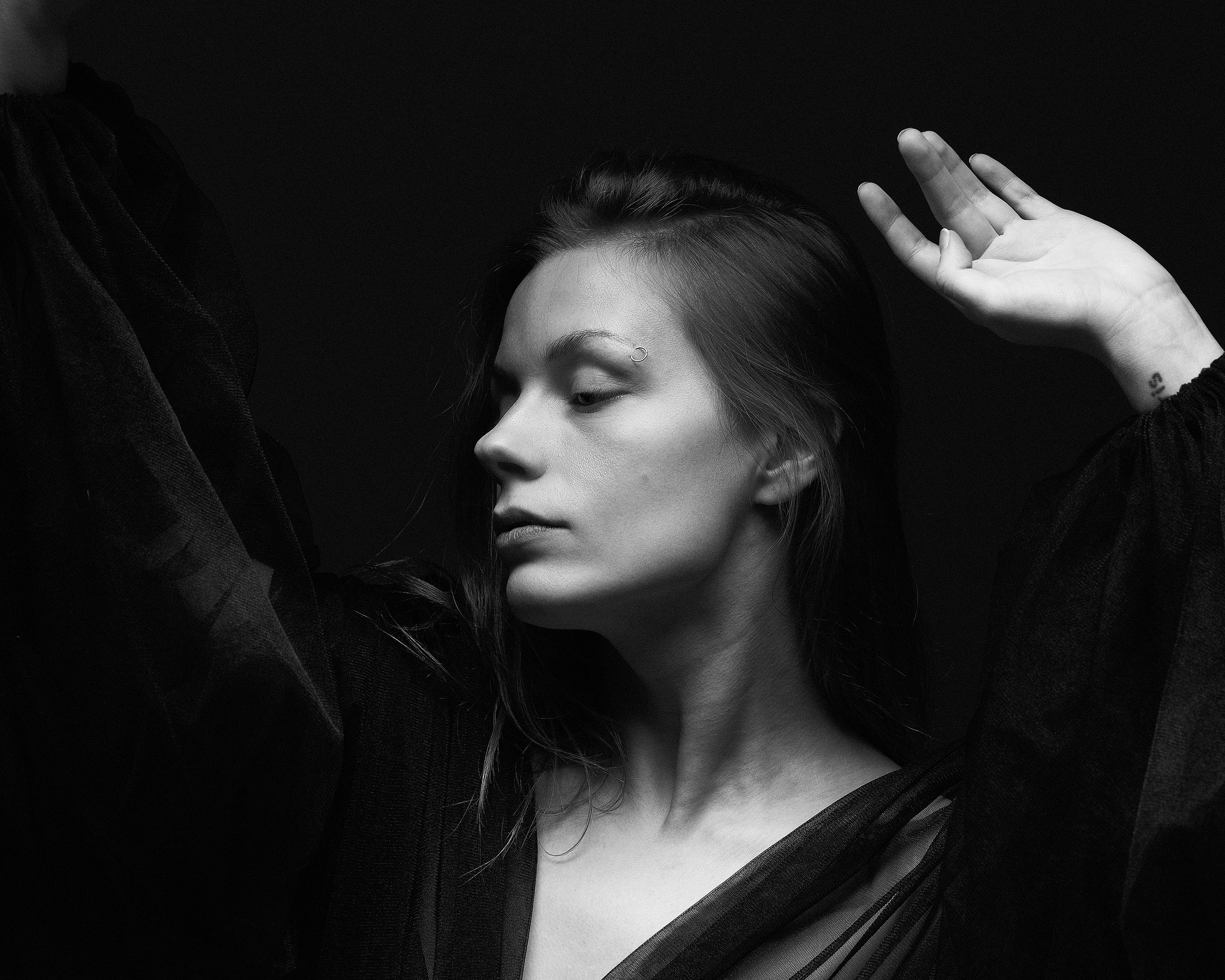 Студийная съемка женского портрета. Портретный фотограф Белград Матвей Кармаков