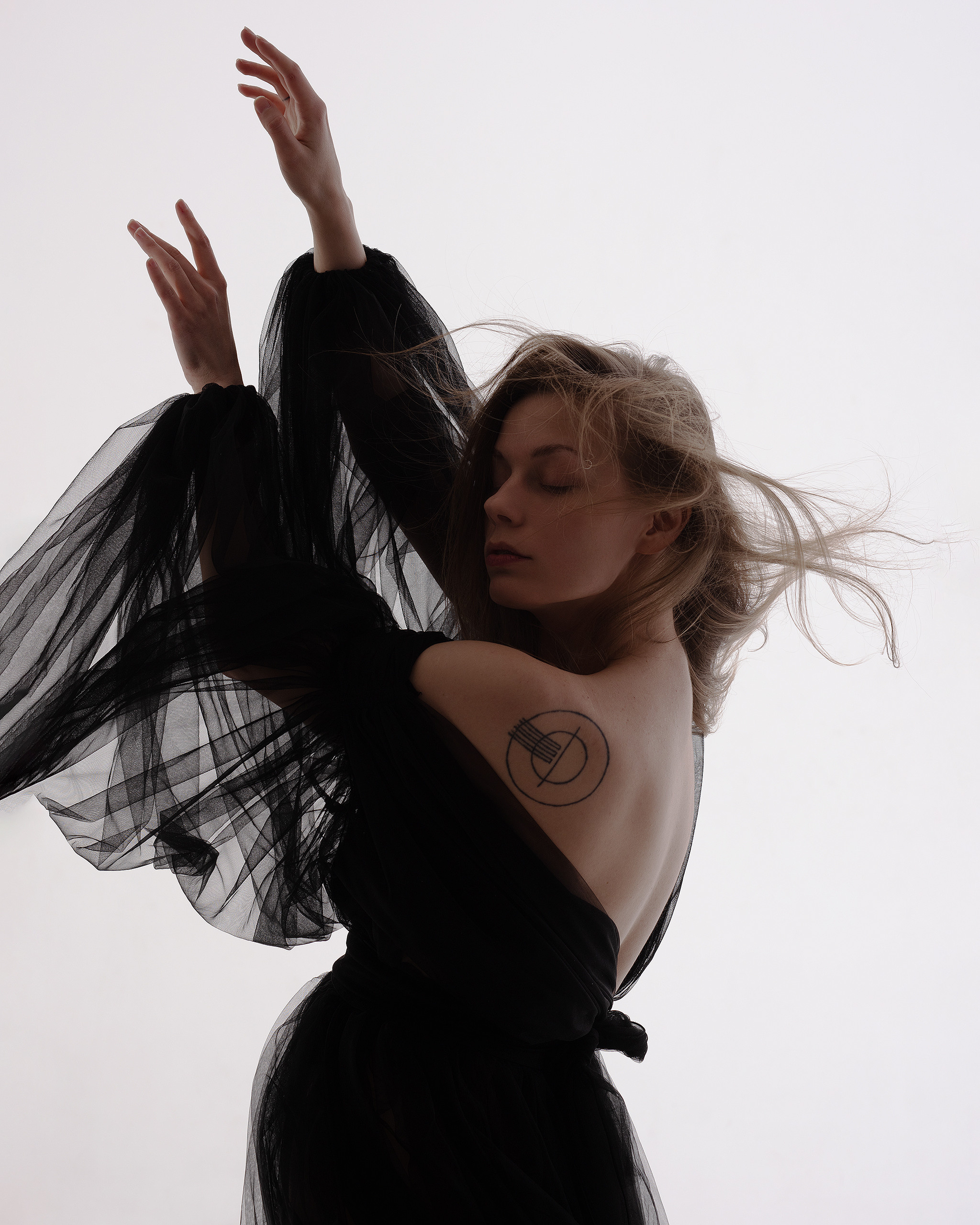 Студийная съемка женского портрета. Портретный фотограф Белград Матвей Кармаков