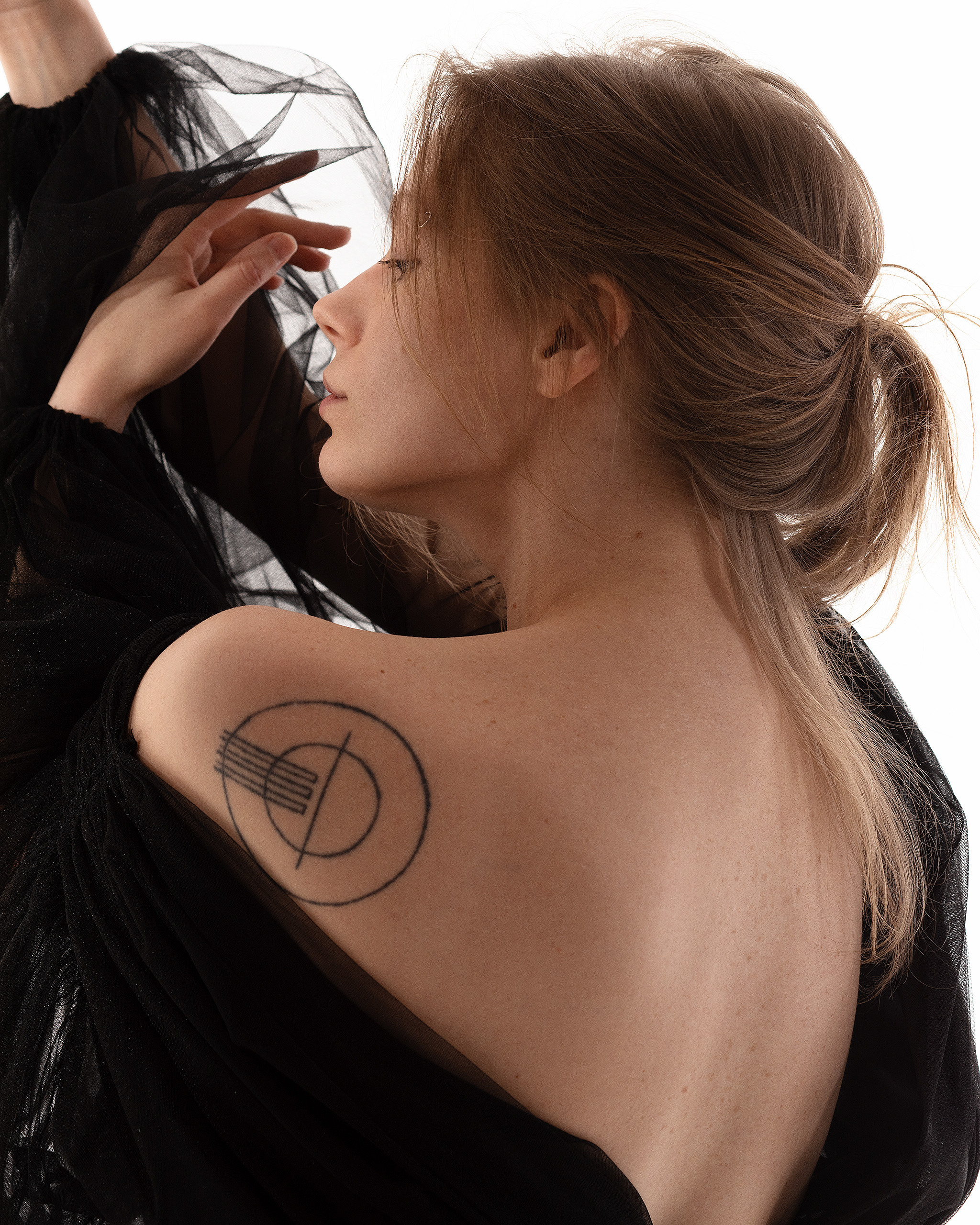 Студийная съемка женского портрета. Портретный фотограф Белград Матвей Кармаков