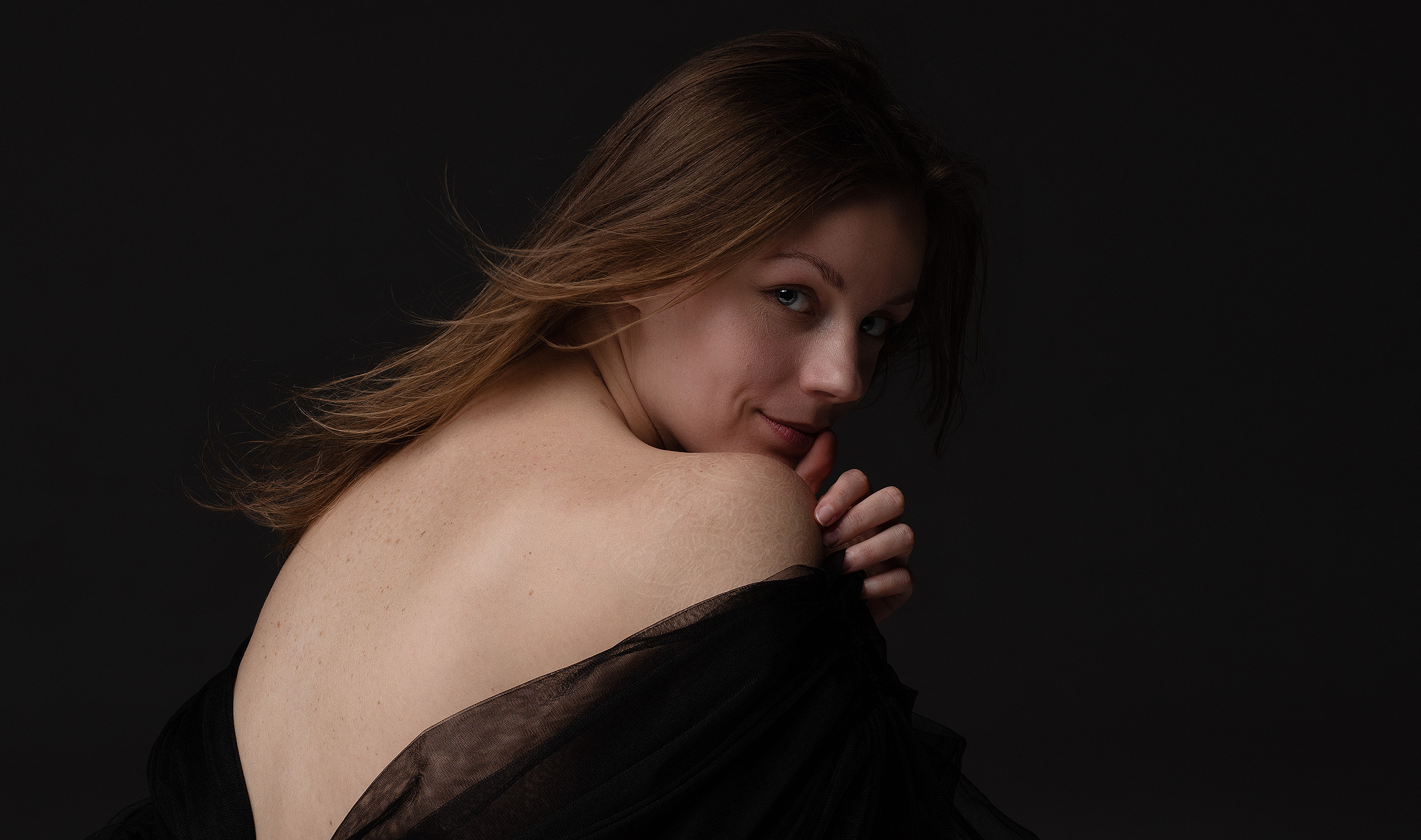 Студийная съемка женского портрета. Портретный фотограф Белград Матвей Кармаков