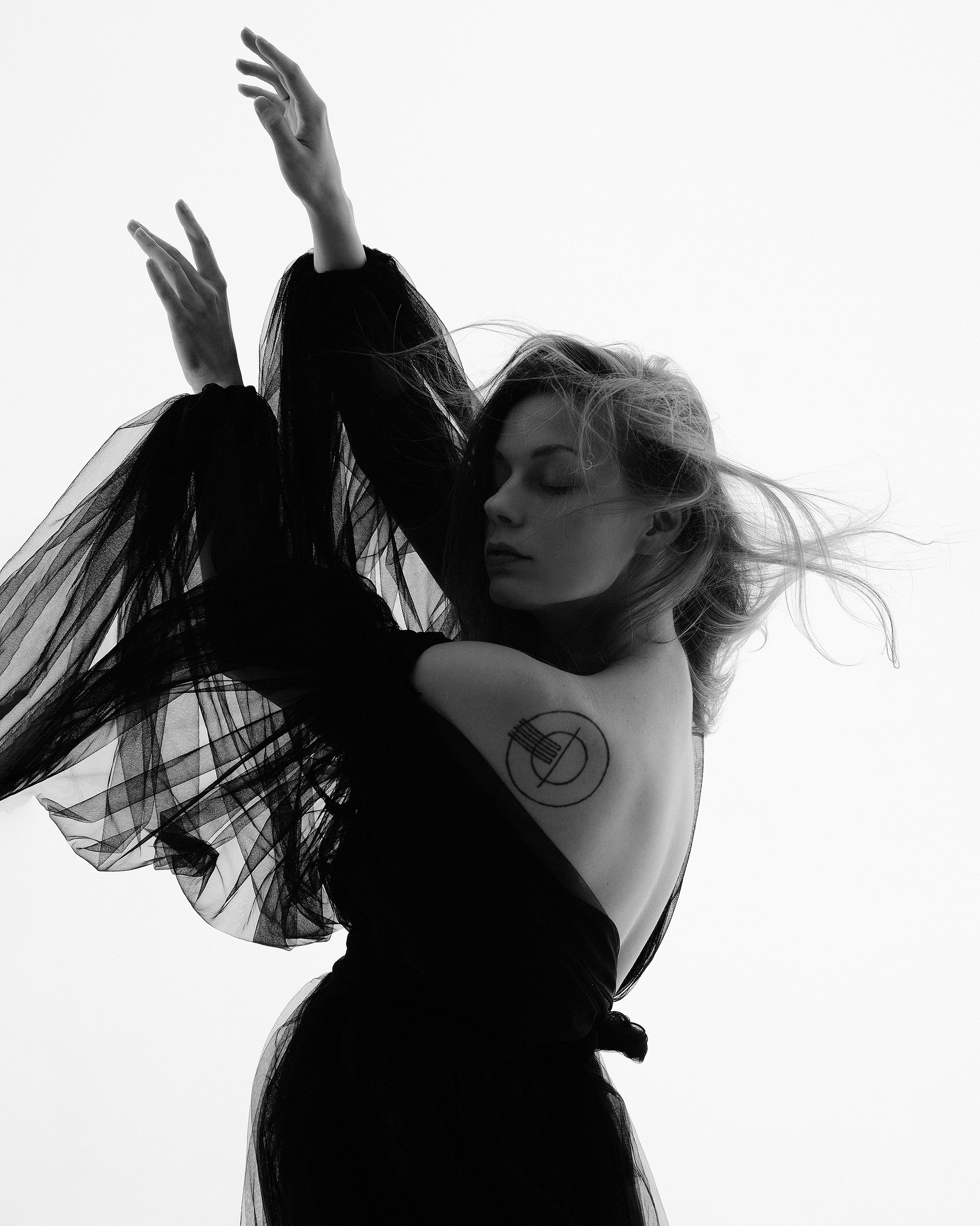 Студийная съемка женского портрета. Портретный фотограф Белград Матвей Кармаков