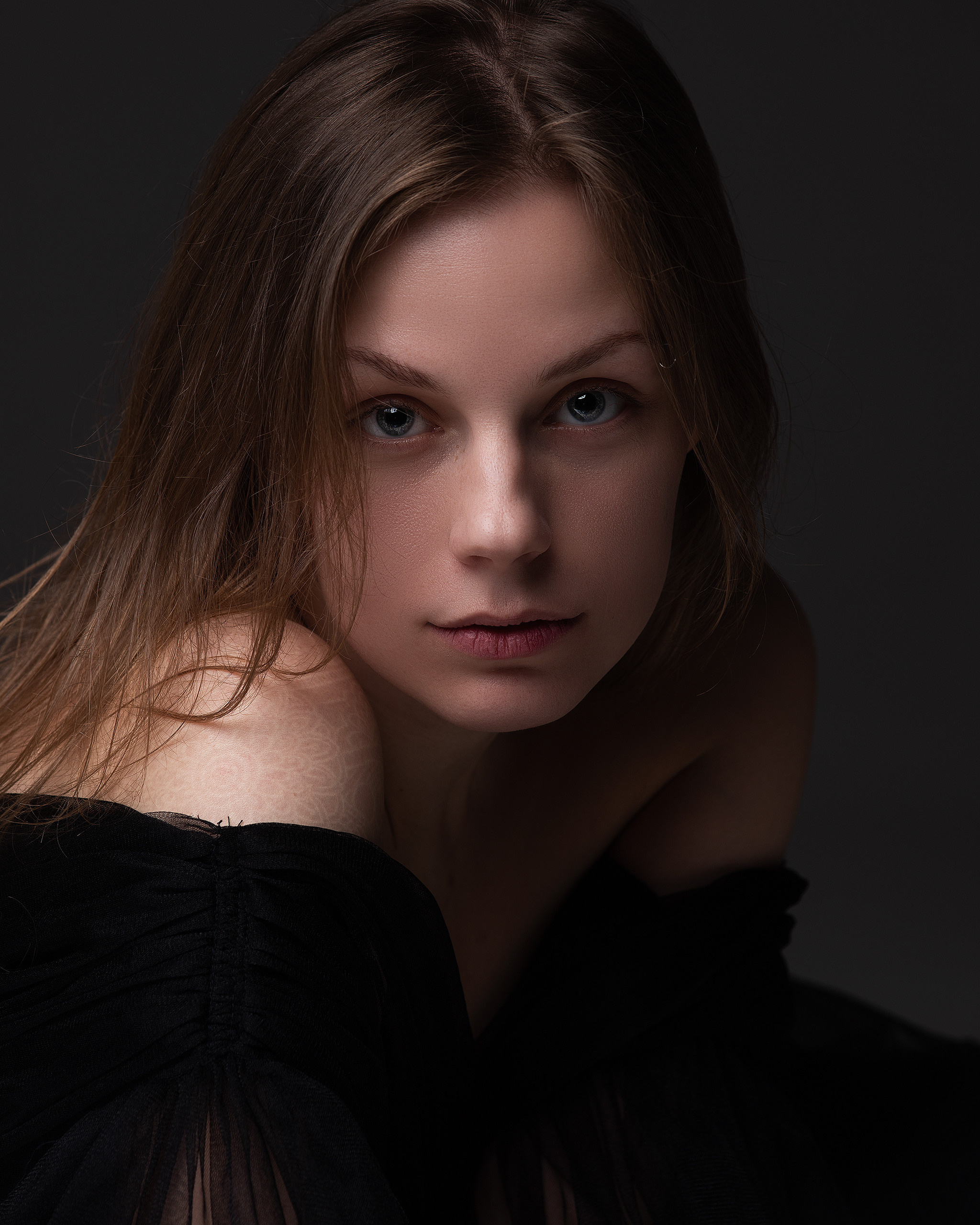 Студийная съемка женского портрета. Портретный фотограф Белград Матвей Кармаков