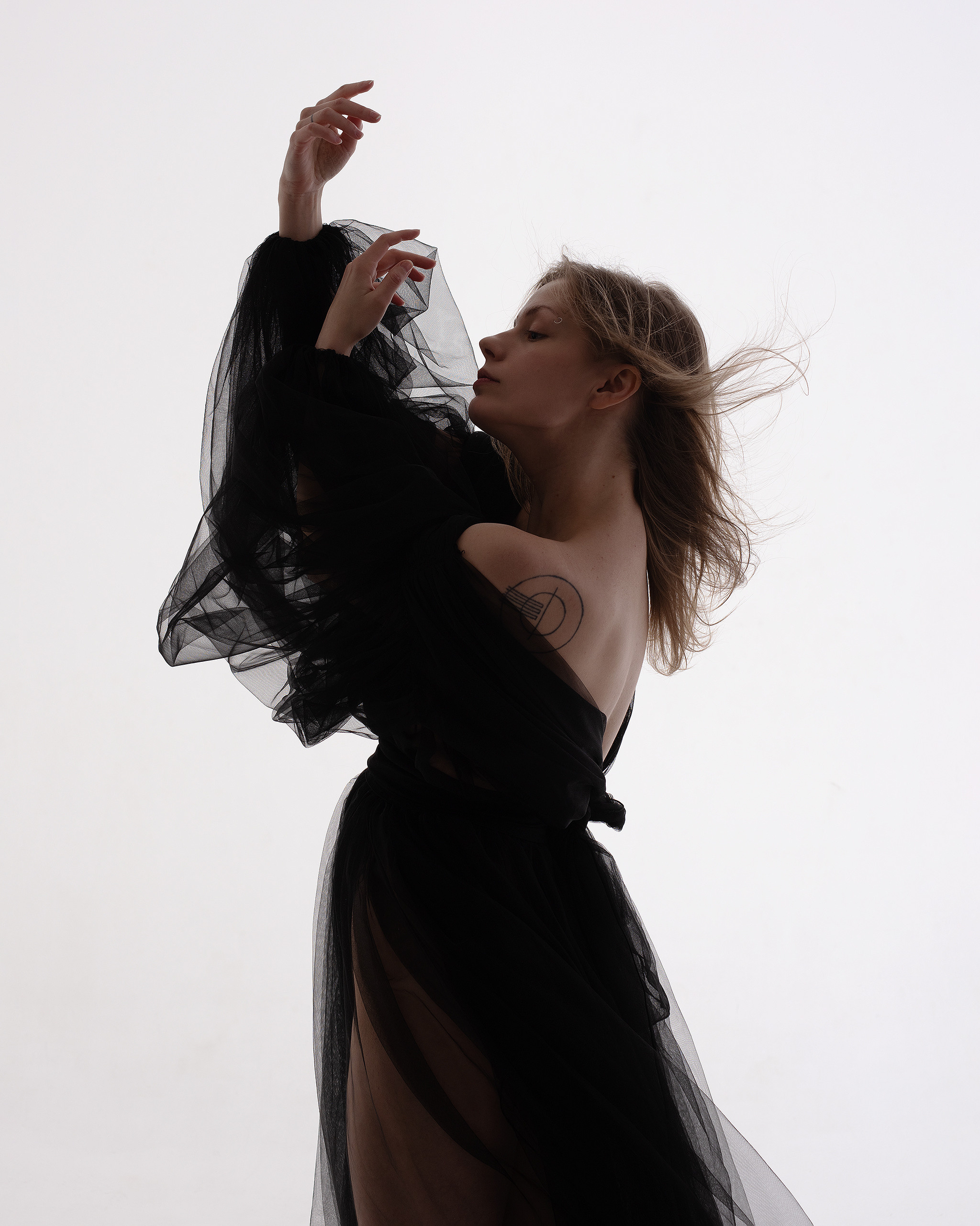 Студийная съемка женского портрета. Портретный фотограф Белград Матвей Кармаков