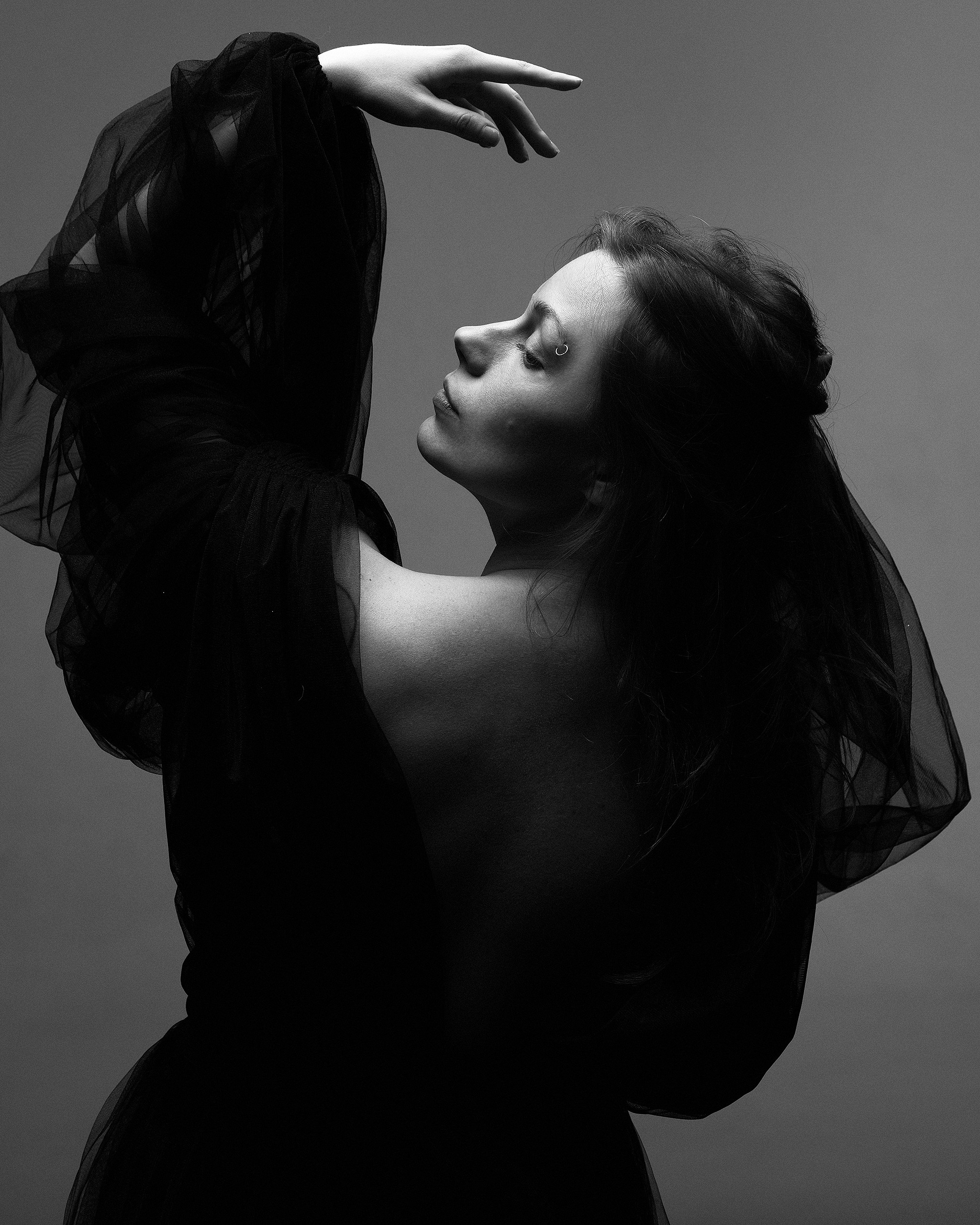 Студийная съемка женского портрета. Портретный фотограф Белград Матвей Кармаков