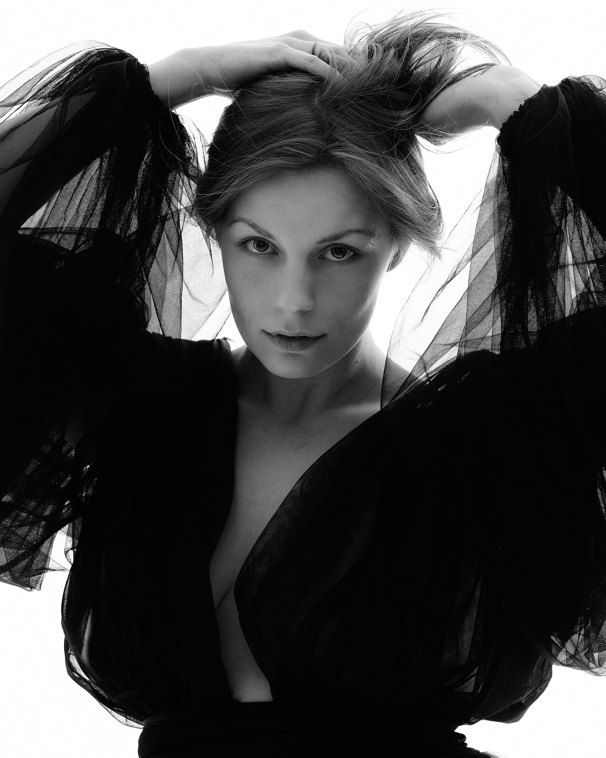 Студийная съемка женского портрета. Портретный фотограф Белград Матвей Кармаков