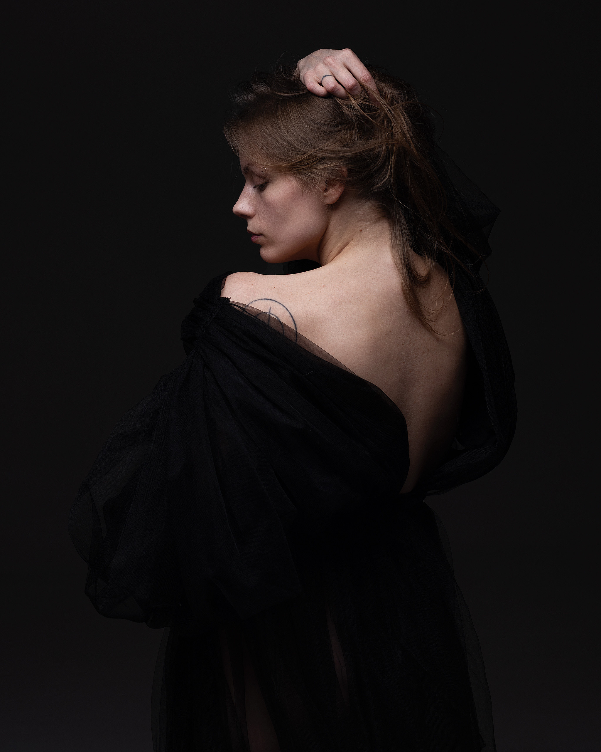 Студийная съемка женского портрета. Портретный фотограф Белград Матвей Кармаков